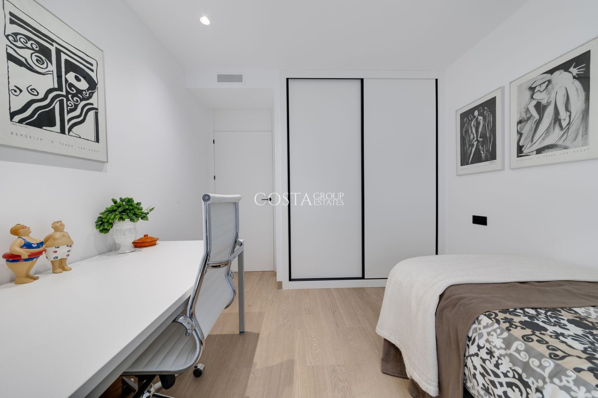 Odsprzedaż - Apartments -
Torrevieja - Torrevieja Centro