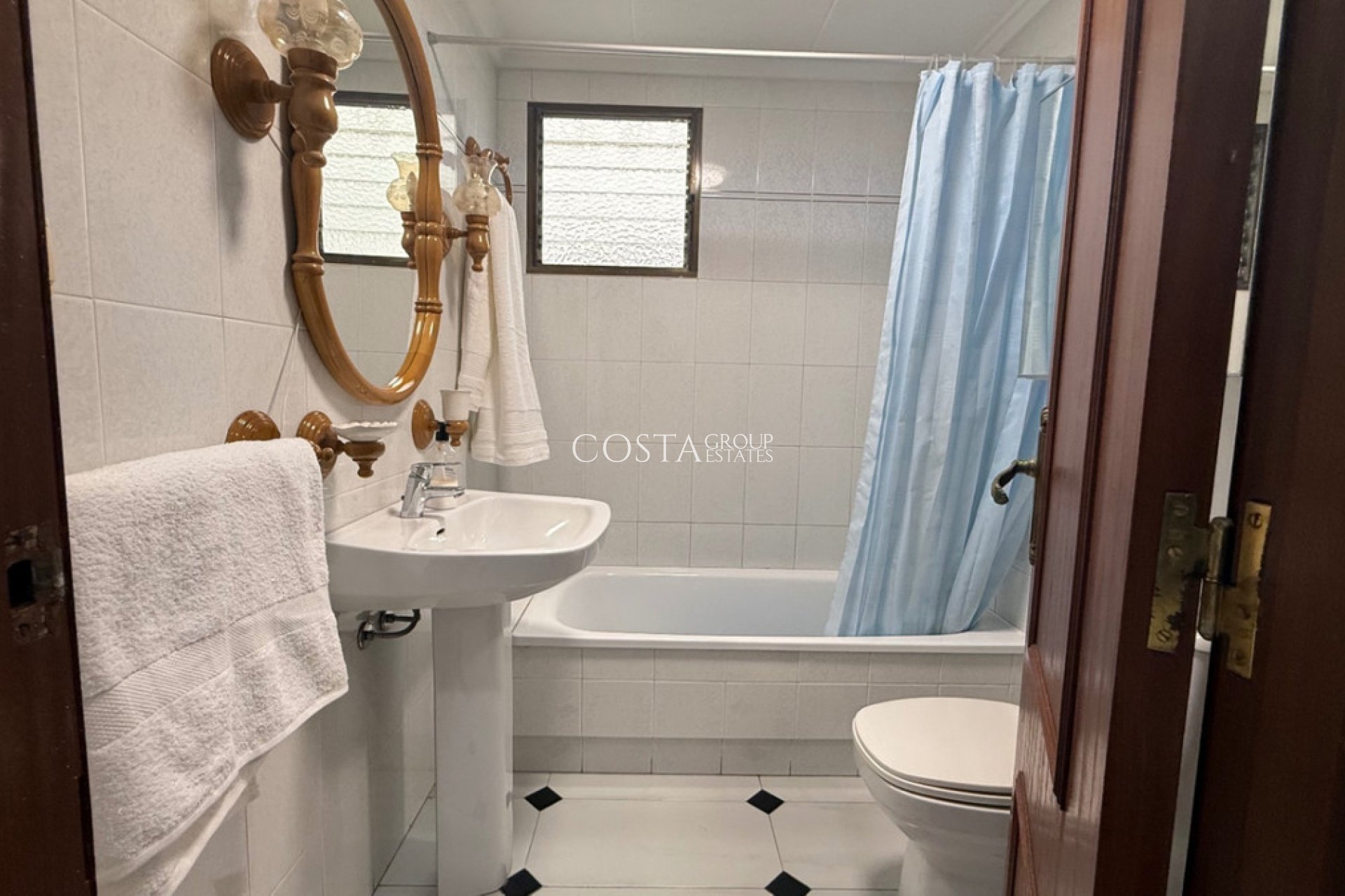 Odsprzedaż - Apartments -
Torrevieja - Torrevieja Centro
