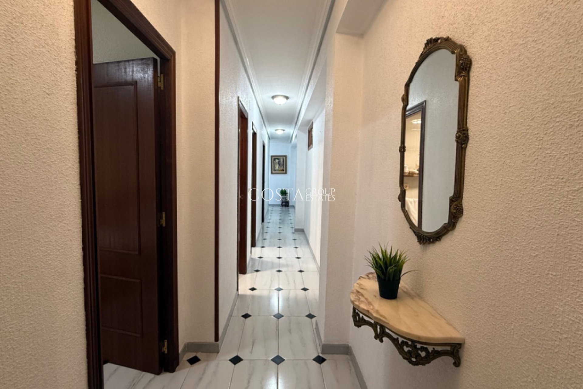 Odsprzedaż - Apartments -
Torrevieja - Torrevieja Centro