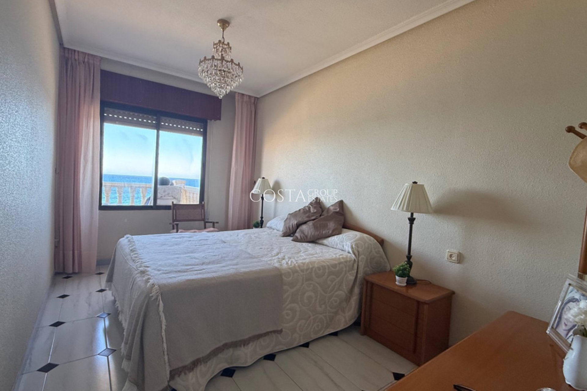 Odsprzedaż - Apartments -
Torrevieja - Torrevieja Centro