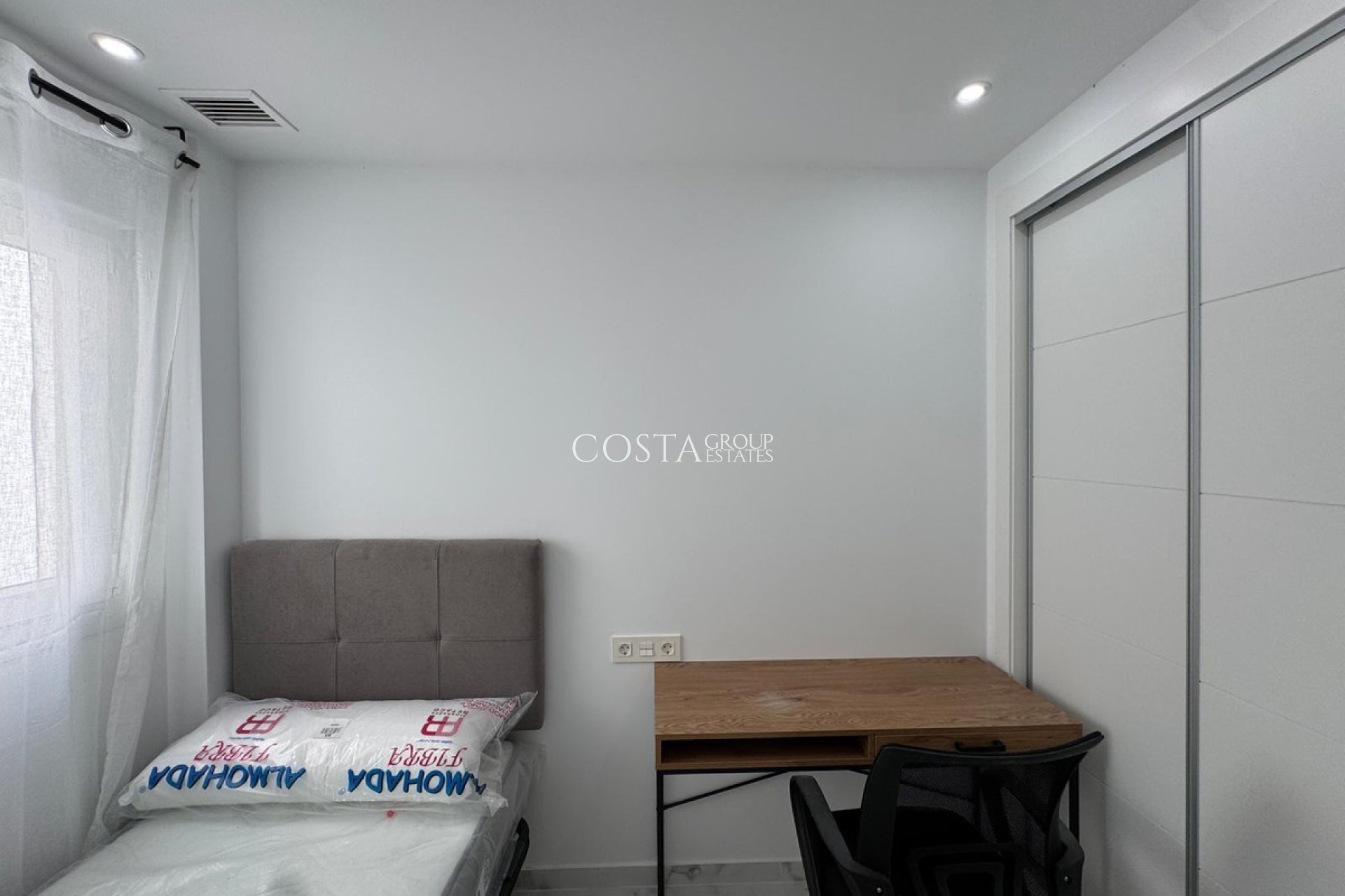 Odsprzedaż - Apartments -
Torrevieja - Torrevieja Centro