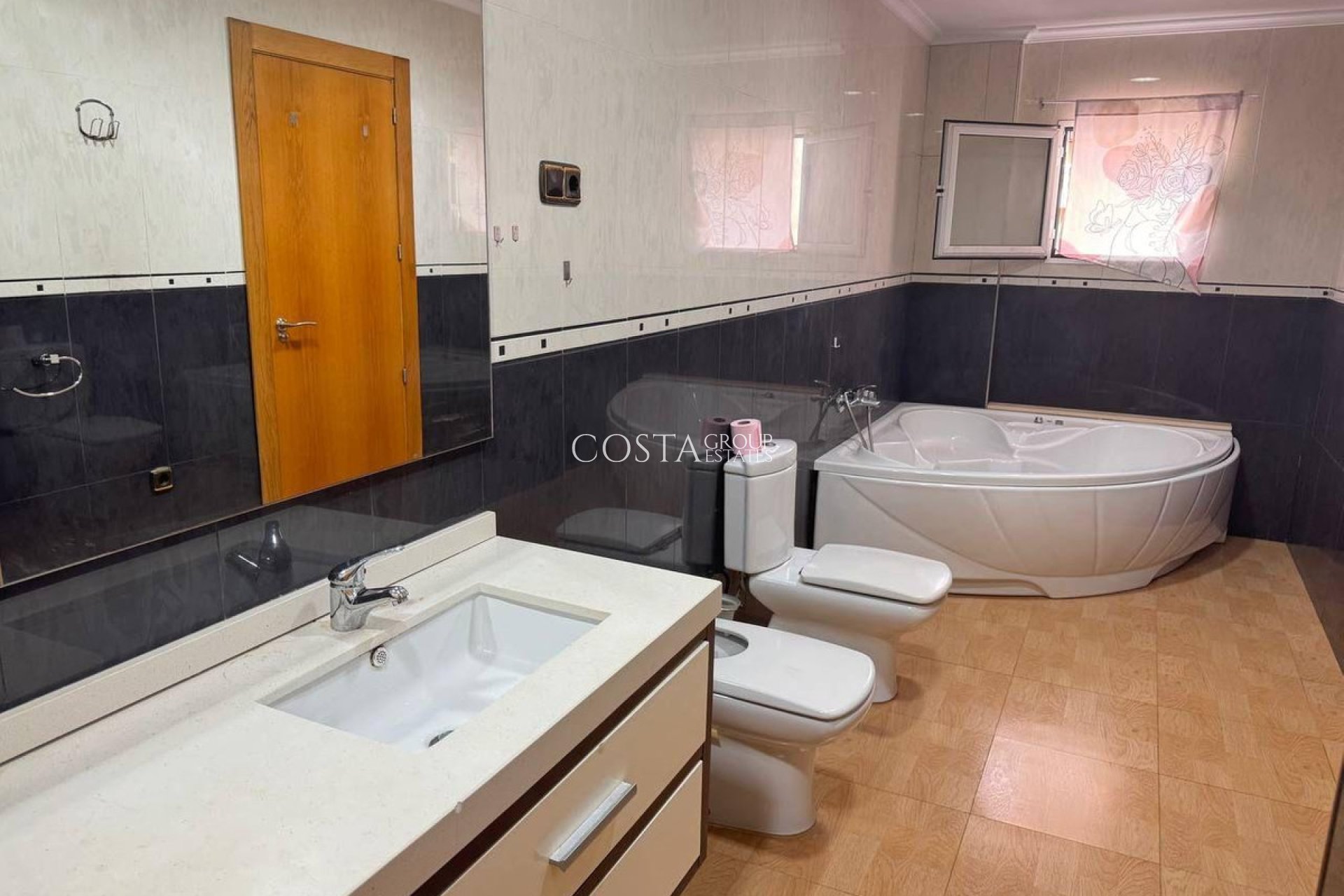 Odsprzedaż - Apartments -
Torrevieja - Torrevieja Centro