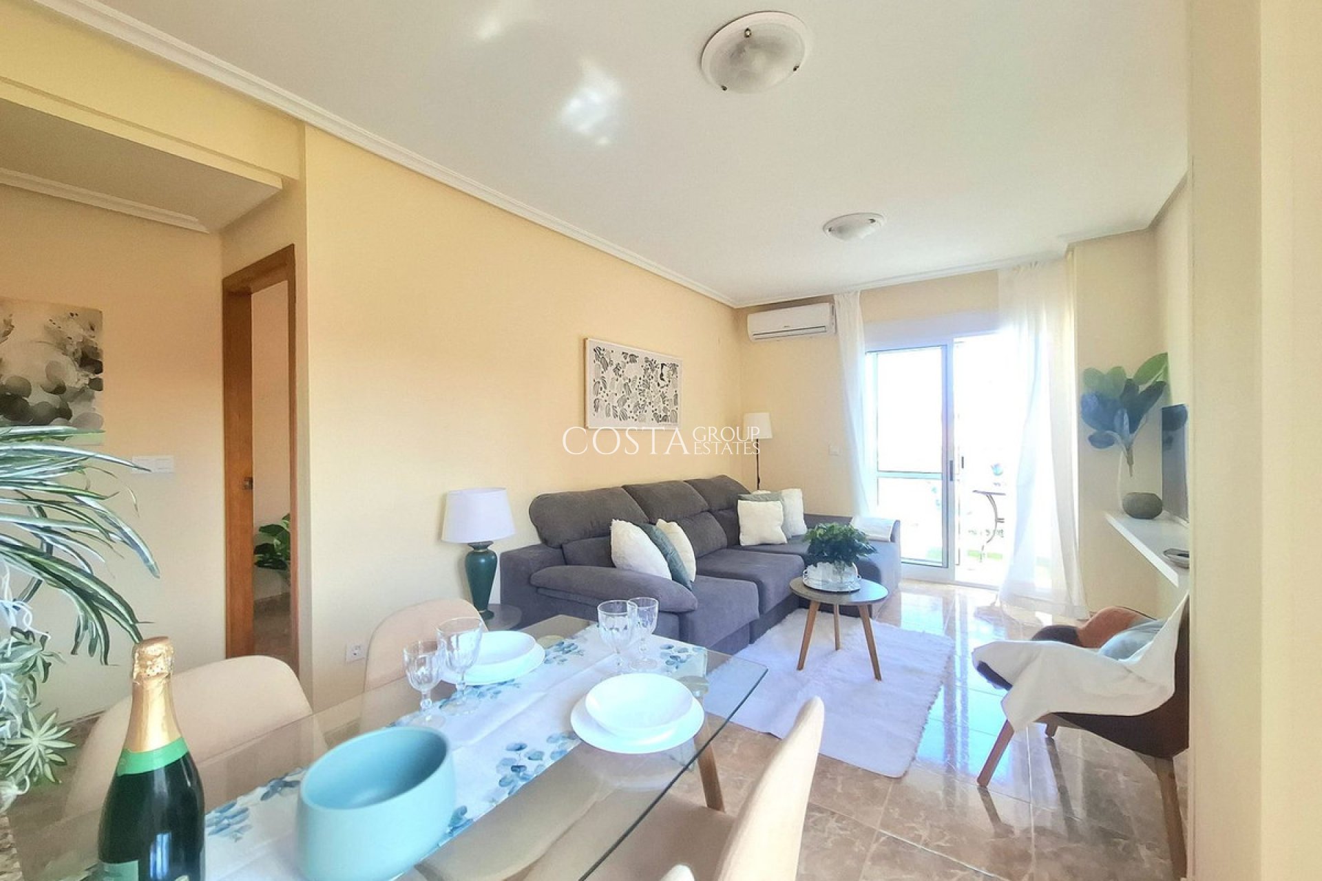 Odsprzedaż - Apartments -
Torrevieja - Torrevieja Centro