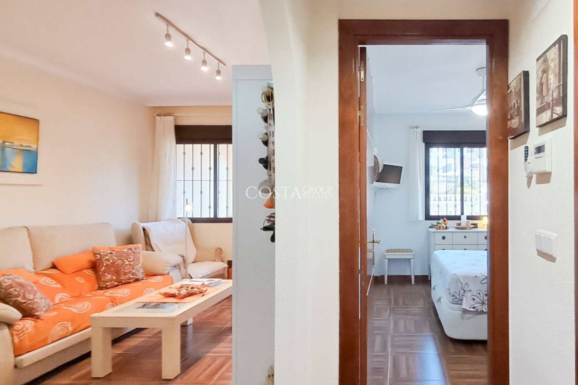 Odsprzedaż - Apartments -
Torrevieja - Torrevieja Centro