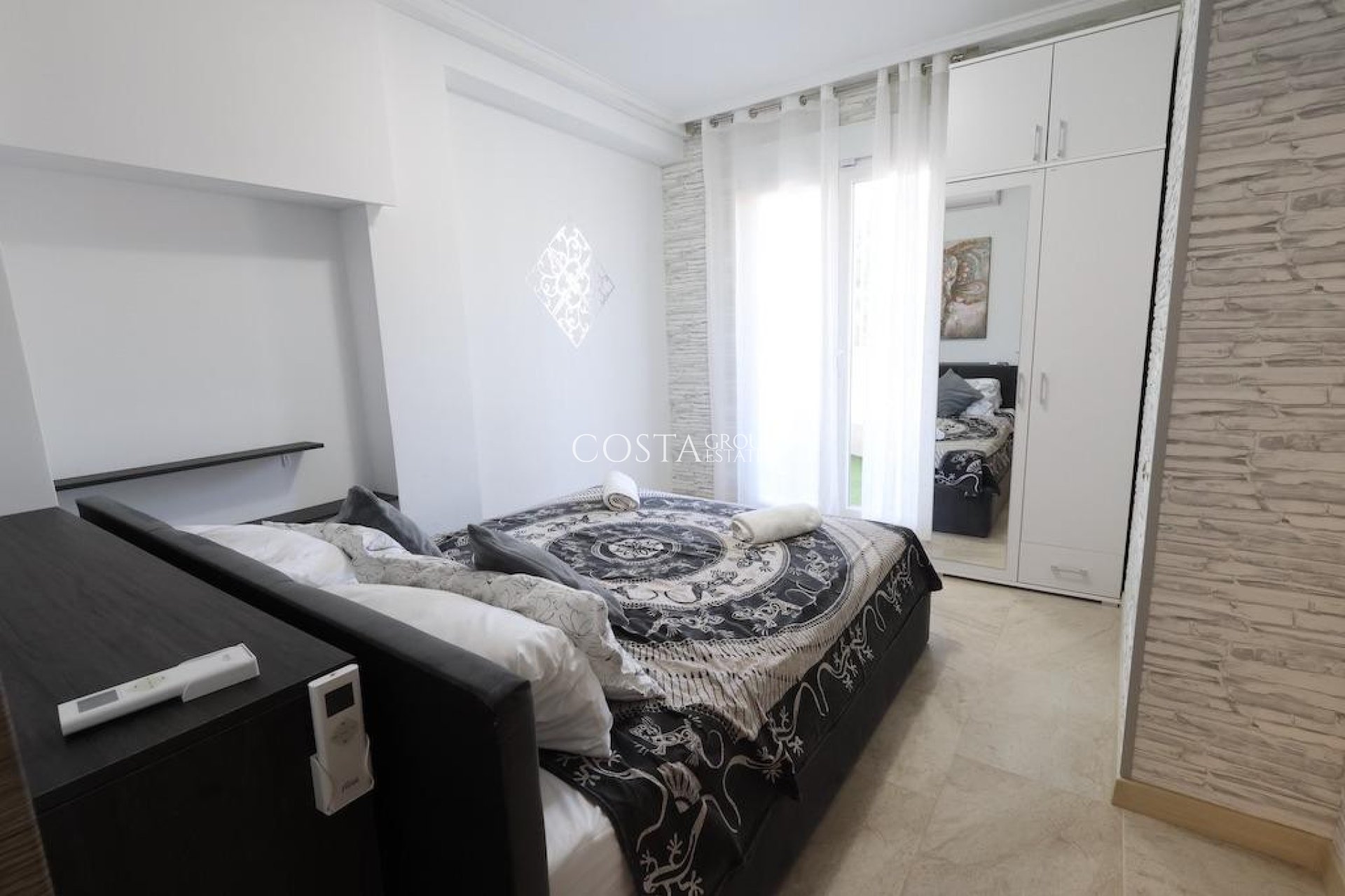 Odsprzedaż - Apartments -
Torrevieja - Torrevieja Centro