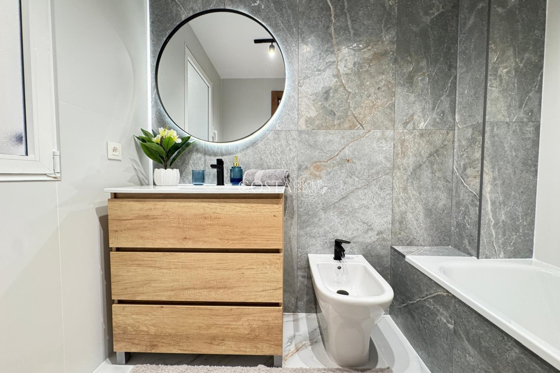 Odsprzedaż - Apartments -
Torrevieja - Torrevieja Centro