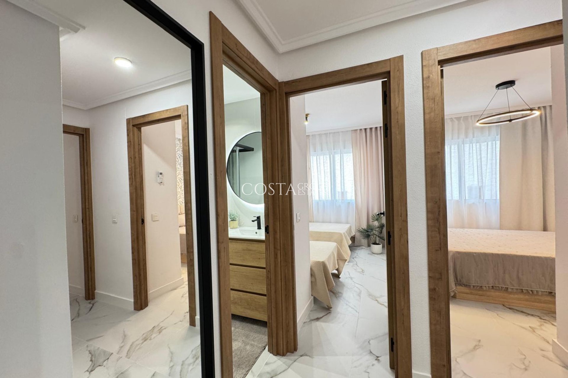 Odsprzedaż - Apartments -
Torrevieja - Torrevieja Centro