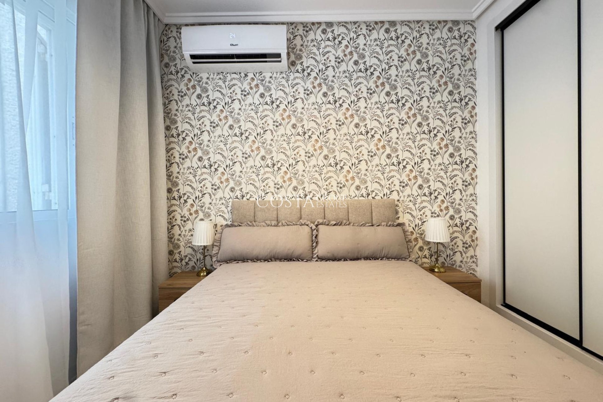 Odsprzedaż - Apartments -
Torrevieja - Torrevieja Centro