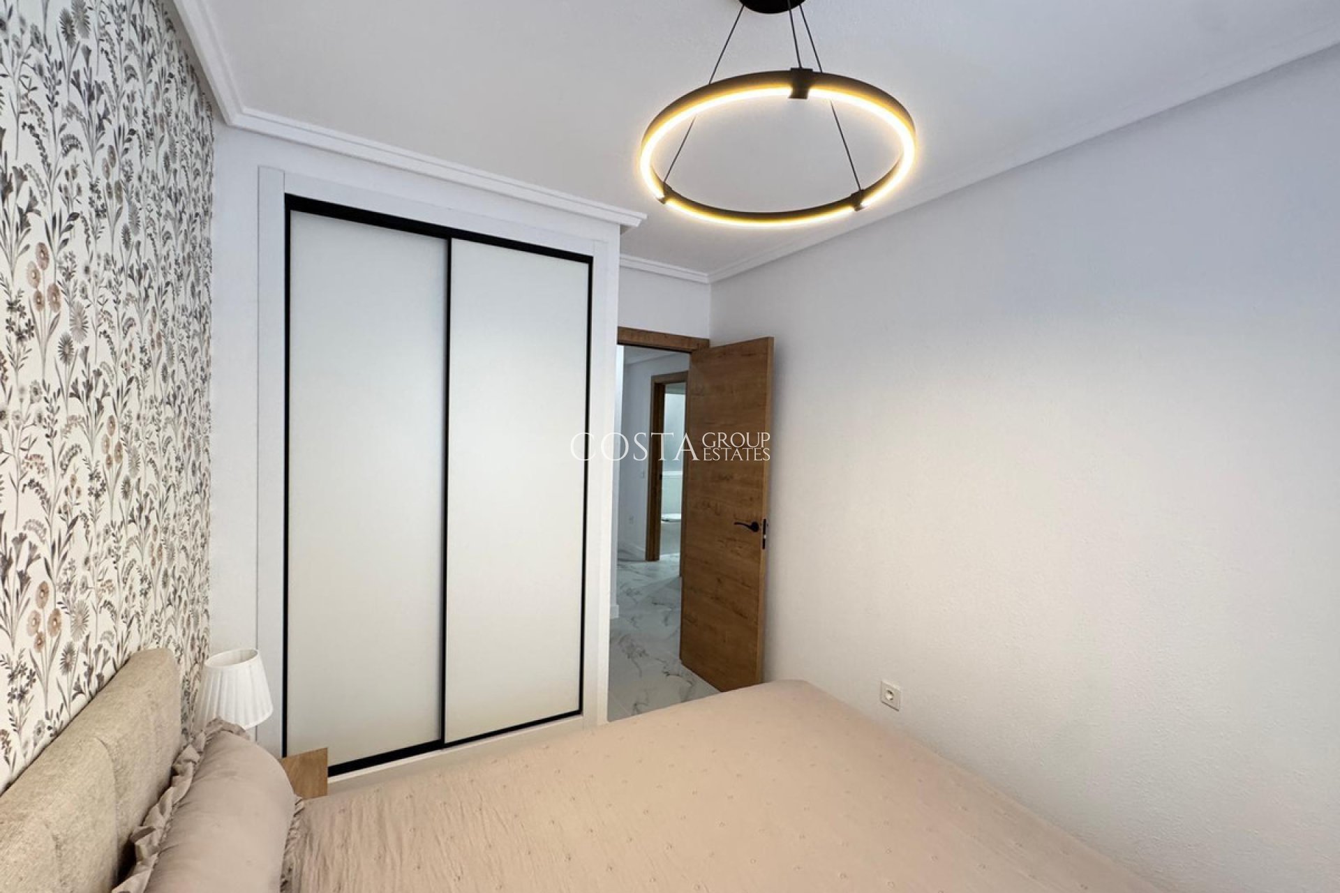 Odsprzedaż - Apartments -
Torrevieja - Torrevieja Centro