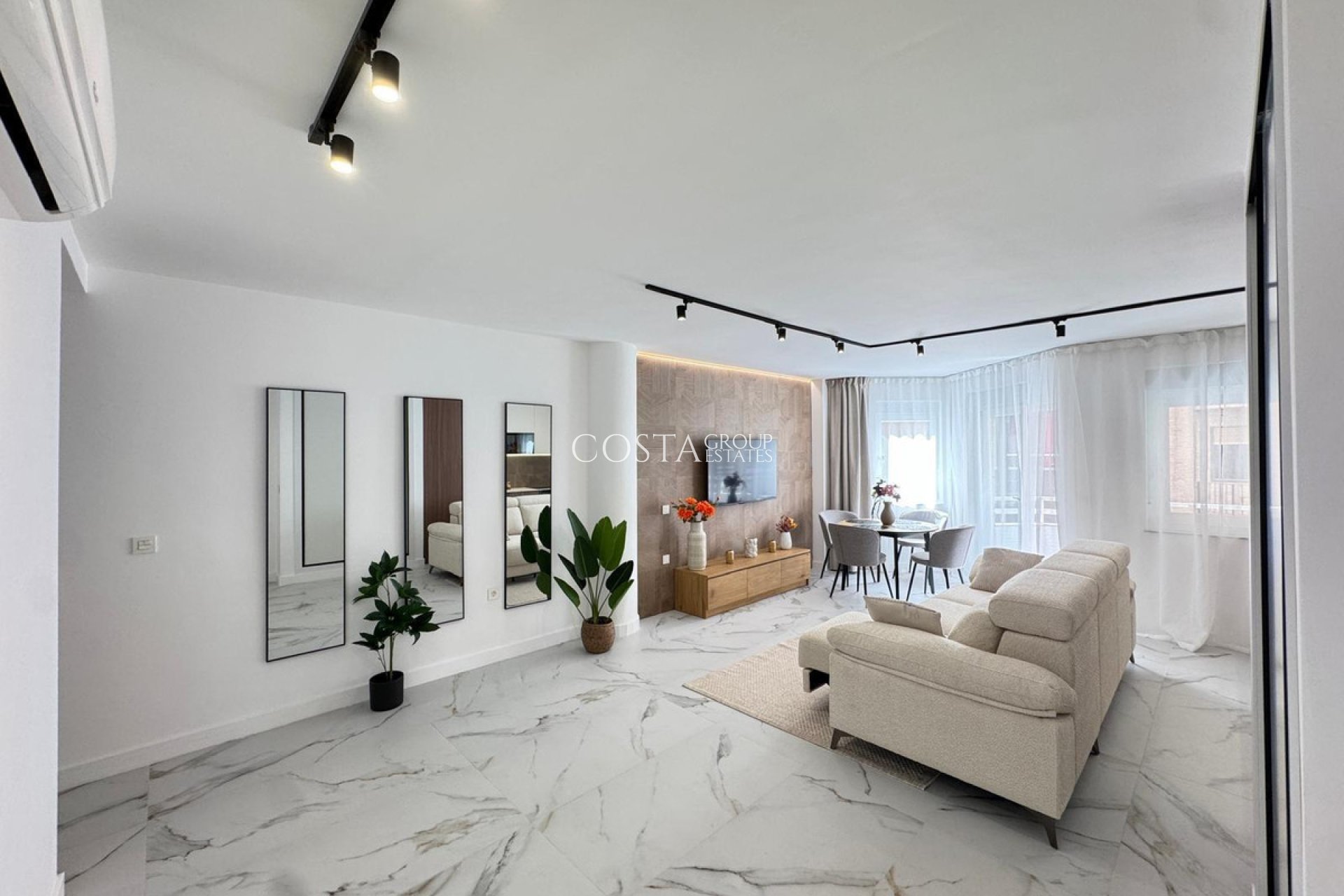 Odsprzedaż - Apartments -
Torrevieja - Torrevieja Centro