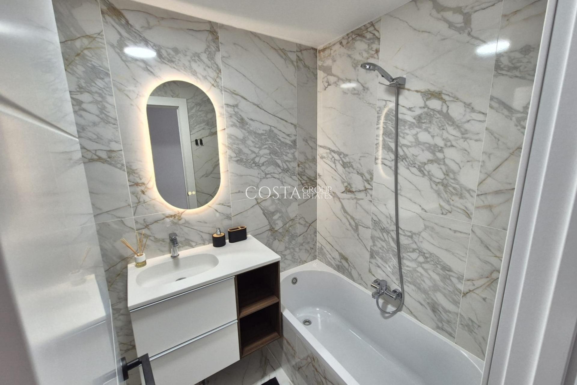 Odsprzedaż - Apartments -
Torrevieja - Torrevieja Centro