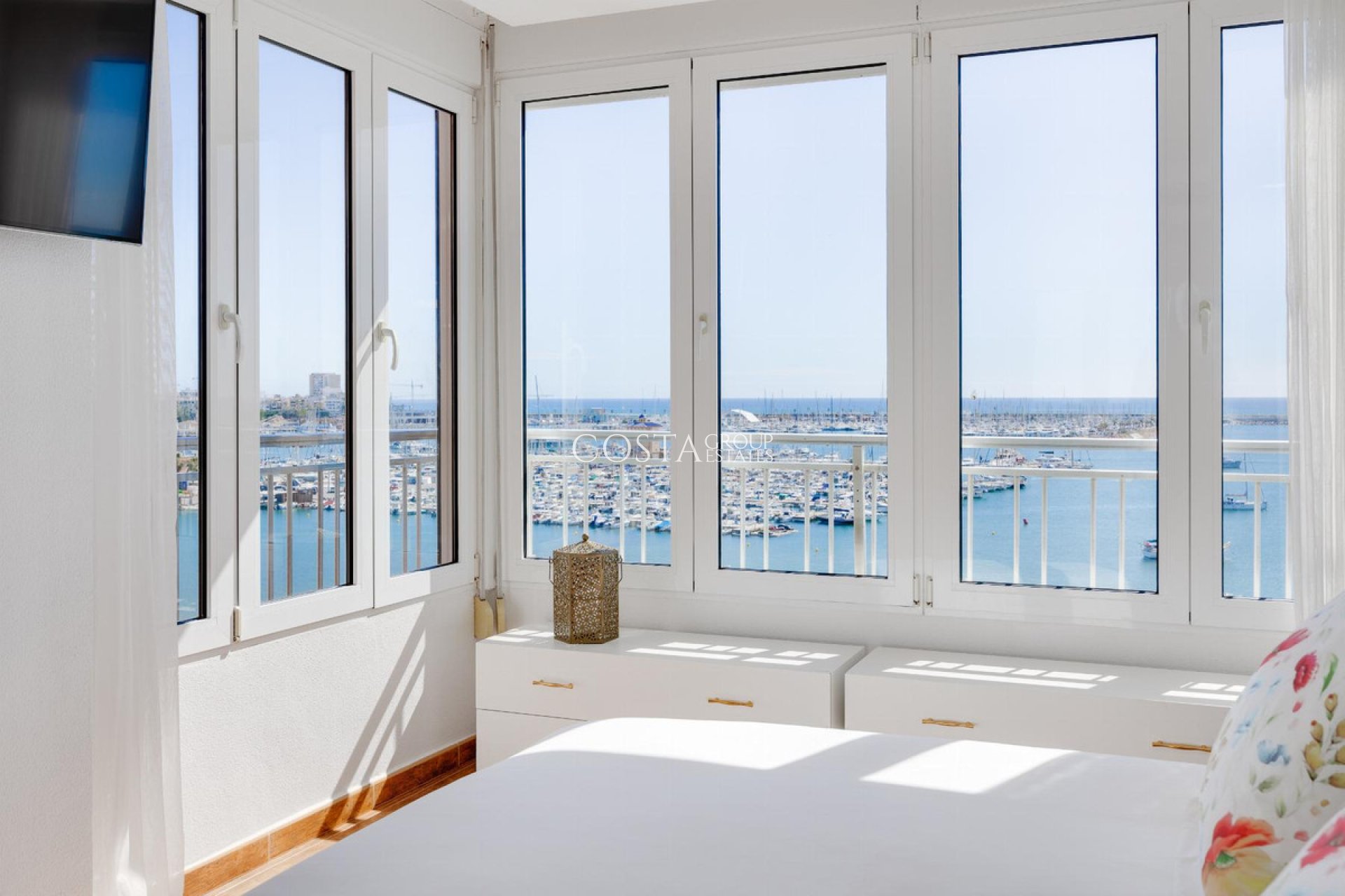 Odsprzedaż - Apartments -
Torrevieja - Torrevieja Centro