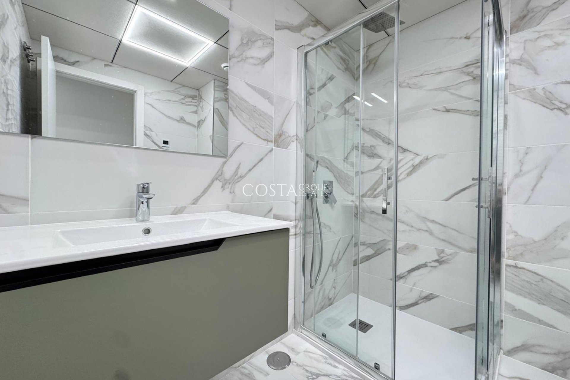 Odsprzedaż - Apartments -
Torrevieja - Torrevieja Centro