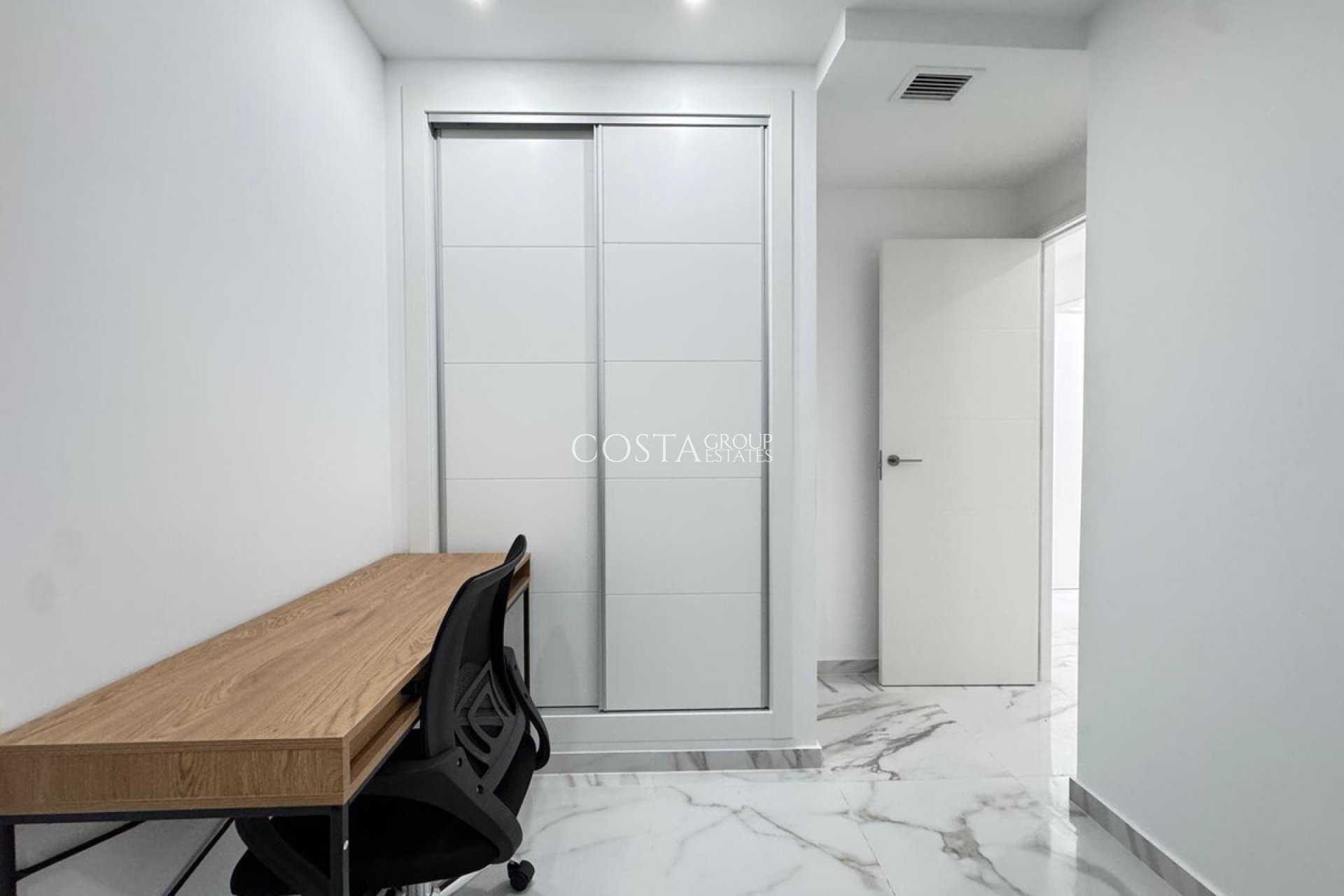 Odsprzedaż - Apartments -
Torrevieja - Torrevieja Centro