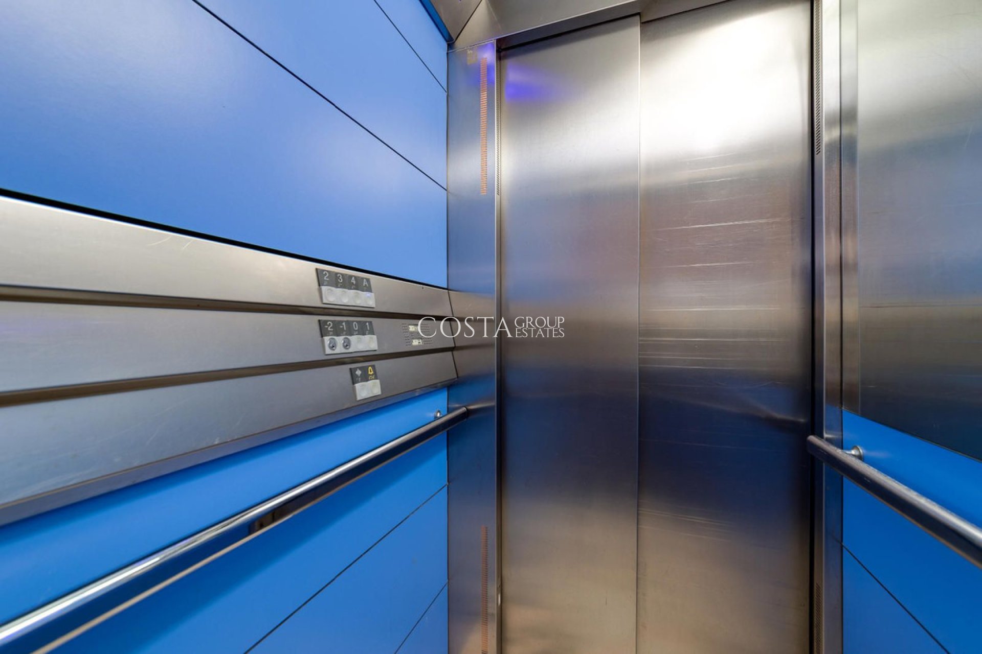 Odsprzedaż - Apartments -
Torrevieja - Torrevieja Centro