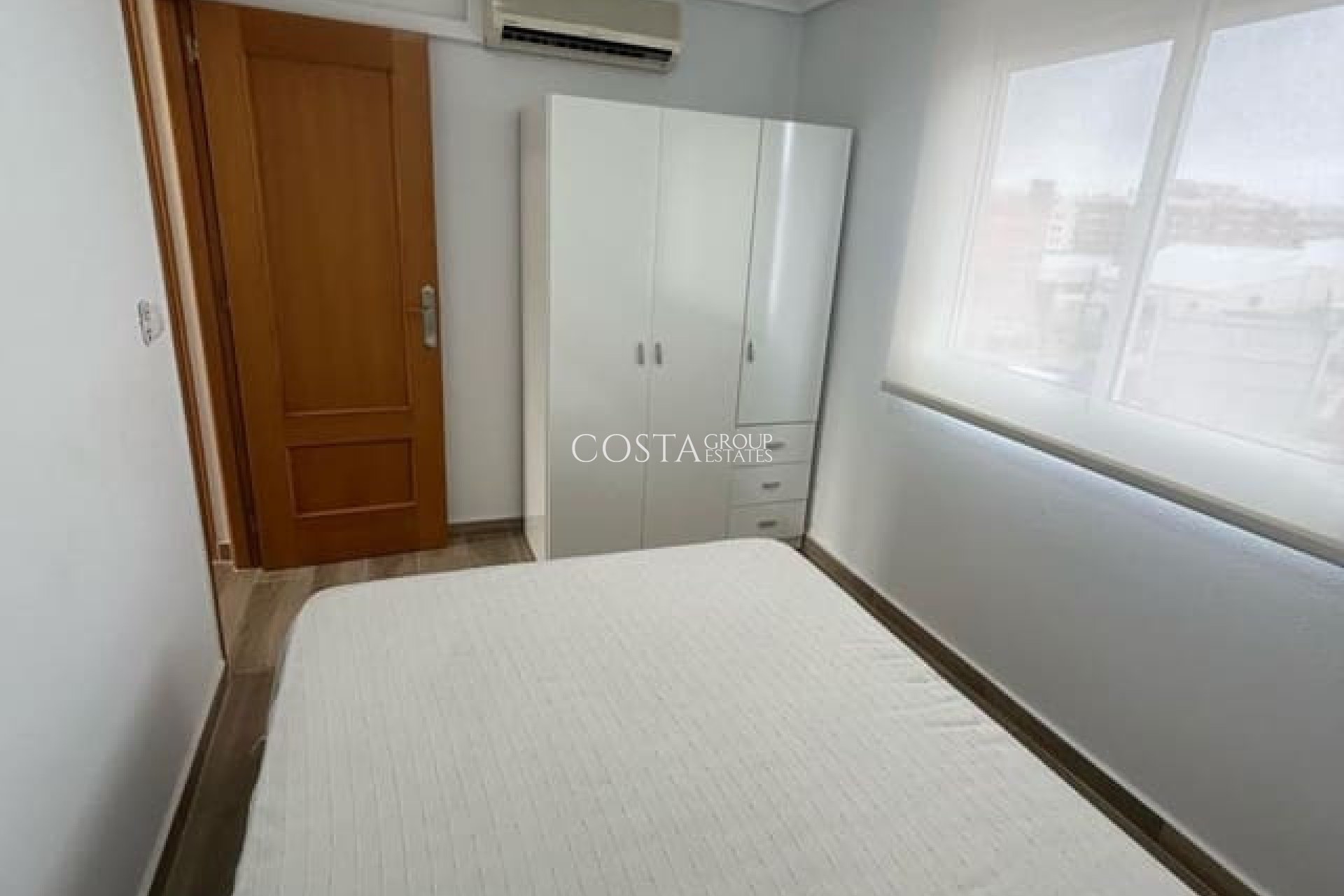 Odsprzedaż - Apartments -
Torrevieja - Torrevieja Centro