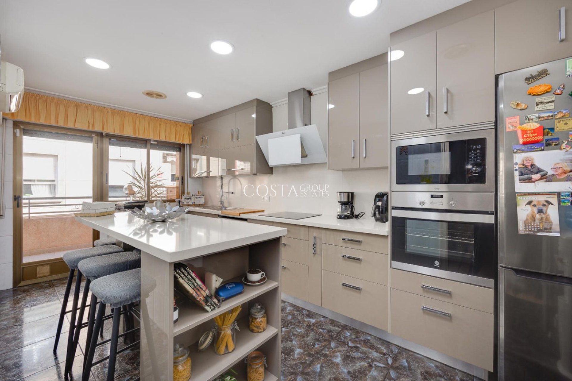 Odsprzedaż - Apartments -
Torrevieja - Torrevieja Centro