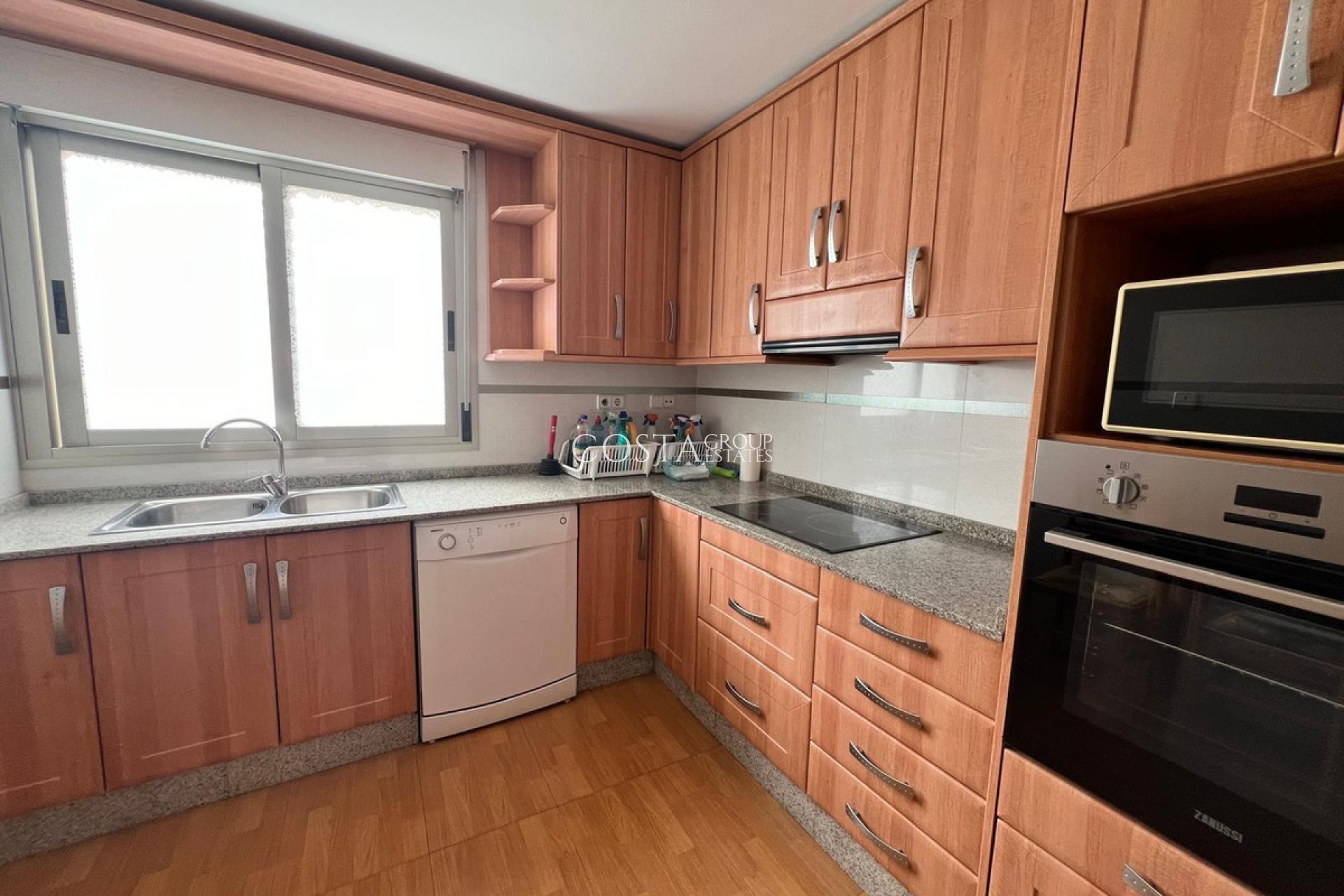 Odsprzedaż - Apartments -
Torrevieja - Torrevieja Centro