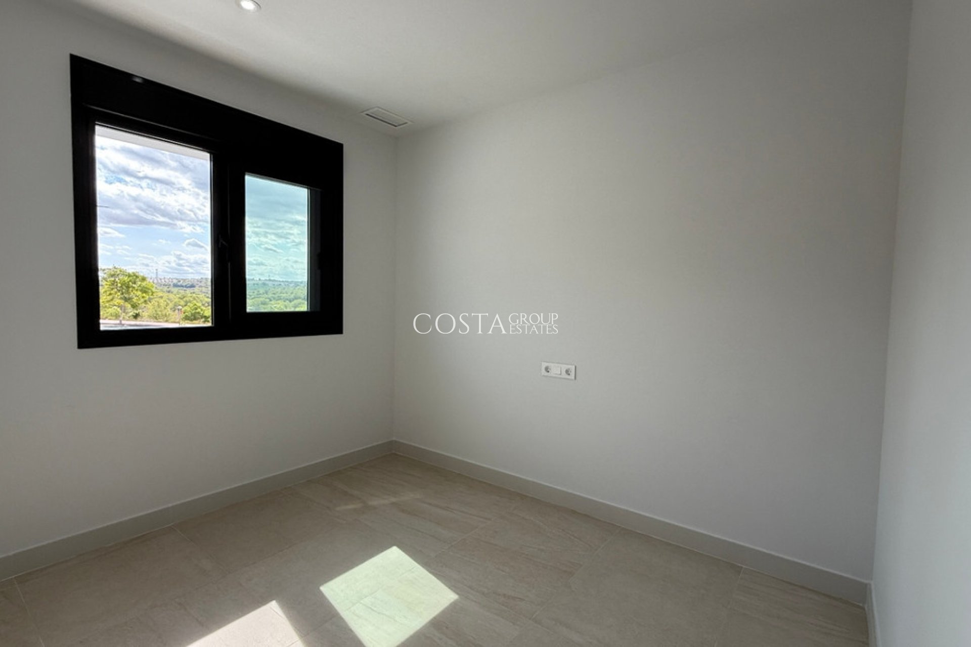 Odsprzedaż - Apartments -
Torrevieja - Torrevieja Centro