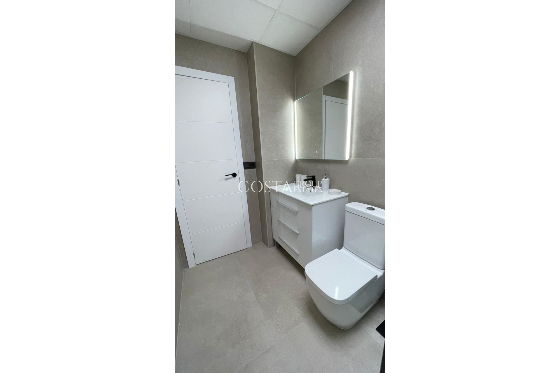 Odsprzedaż - Apartments -
Torrevieja - Torrevieja Centro