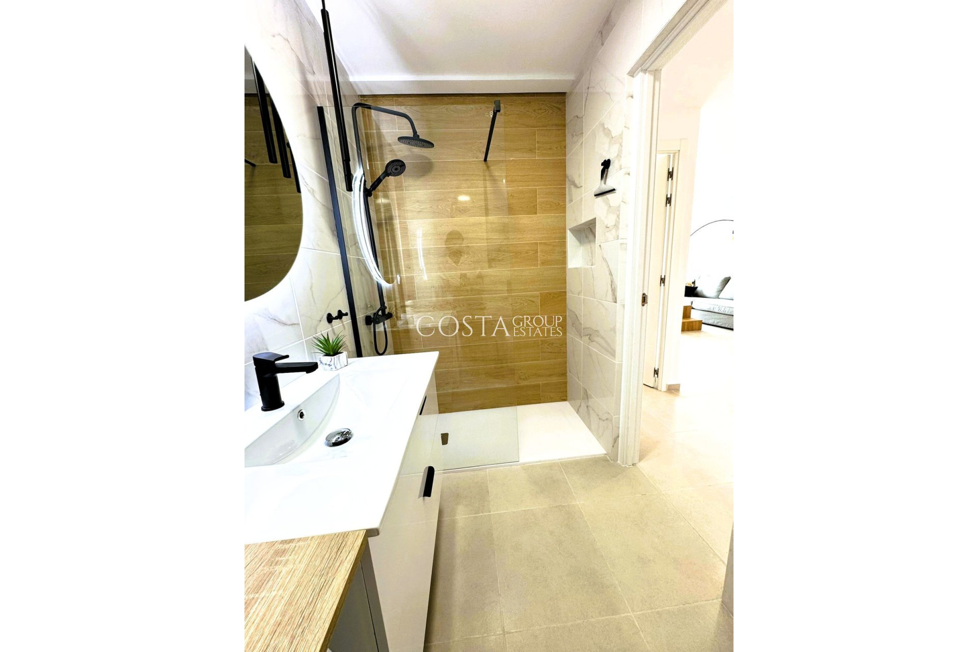 Odsprzedaż - Apartments -
Torrevieja - Torrevieja Centro