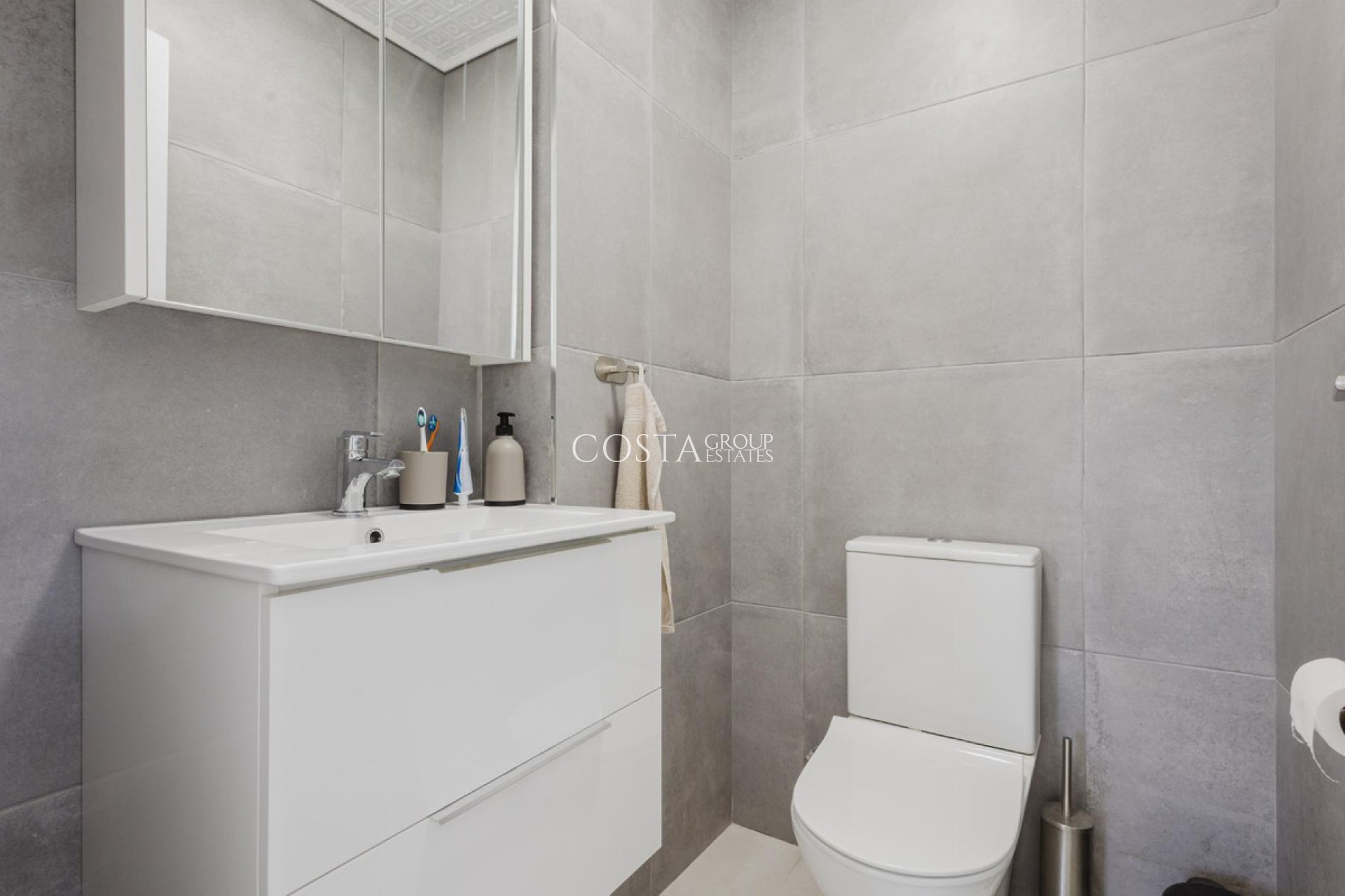 Odsprzedaż - Apartments -
Torrevieja - Torrevieja Centro