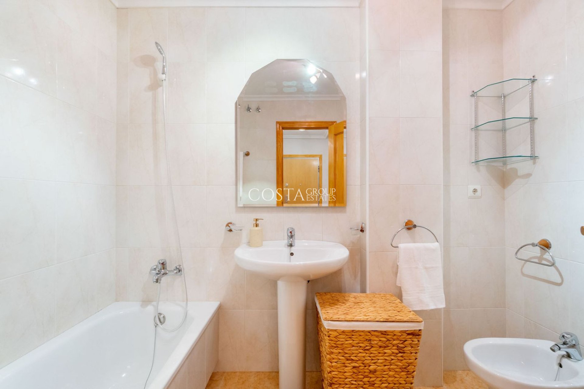 Odsprzedaż - Apartments -
Torrevieja - Torrevieja Centro