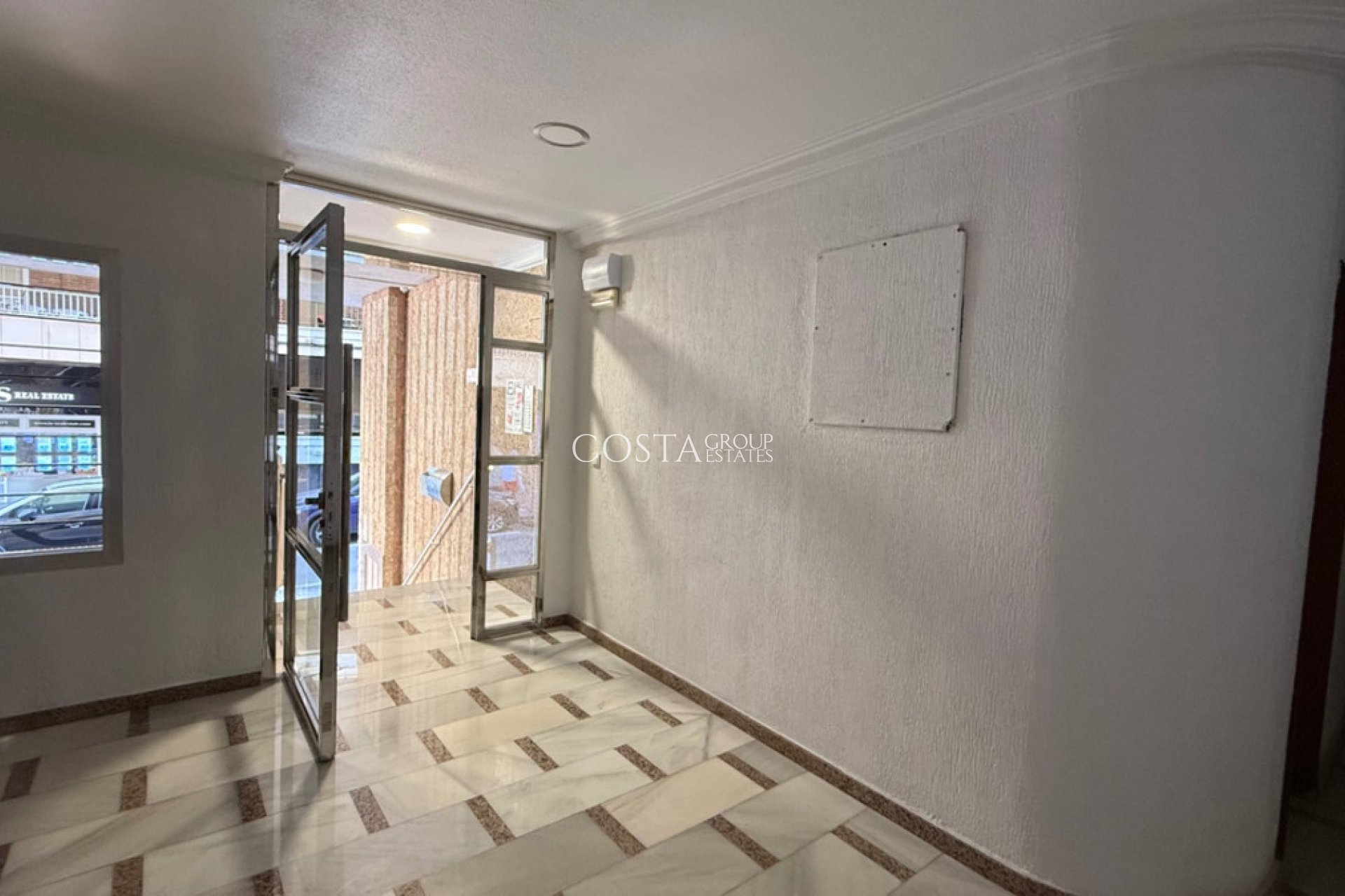 Odsprzedaż - Apartments -
Torrevieja