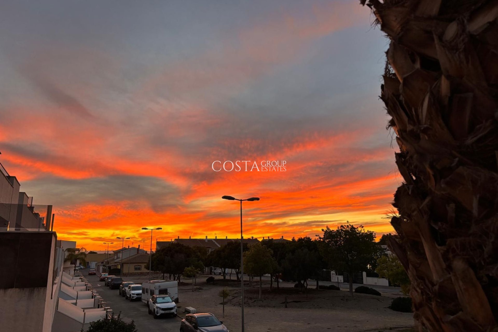 Odsprzedaż - Dom -
Murcia - Dolores