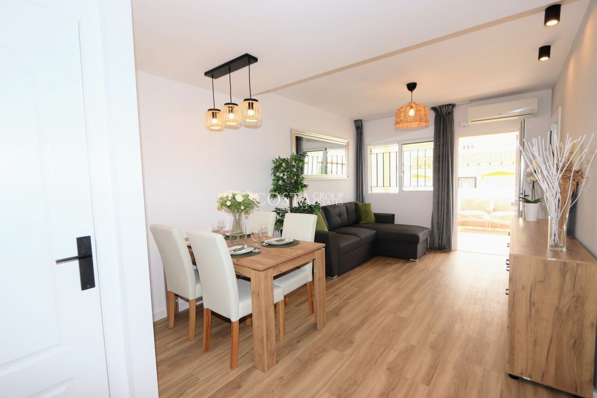 Odsprzedaż - Dom -
Orihuela Costa - Punta Prima