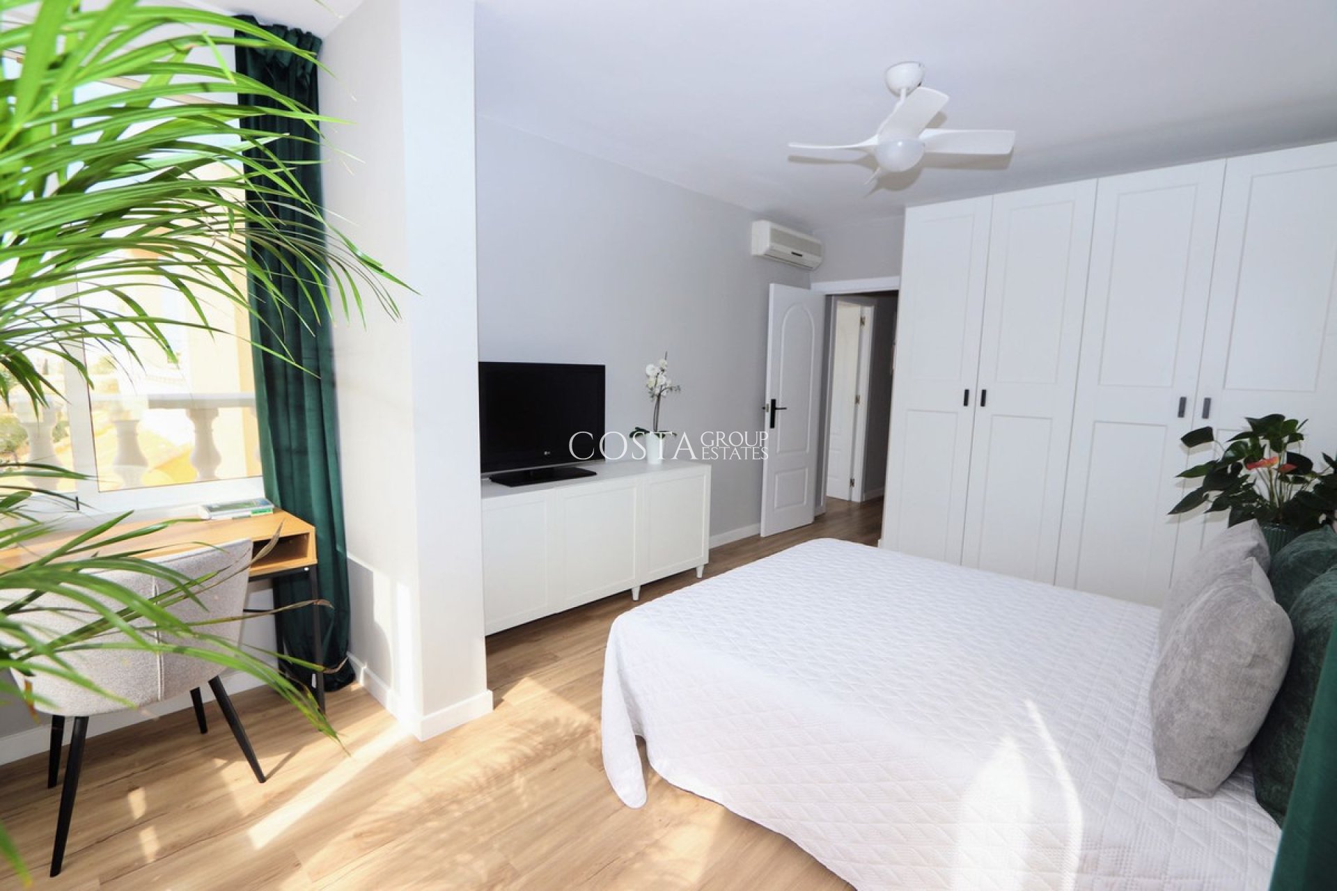 Odsprzedaż - Dom -
Orihuela Costa - Punta Prima