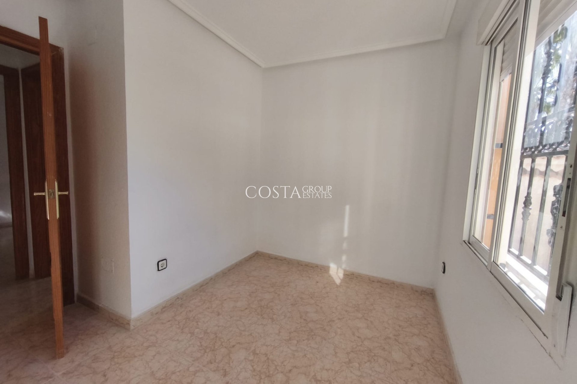 Odsprzedaż - Dom -
Orihuela Costa - Punta Prima