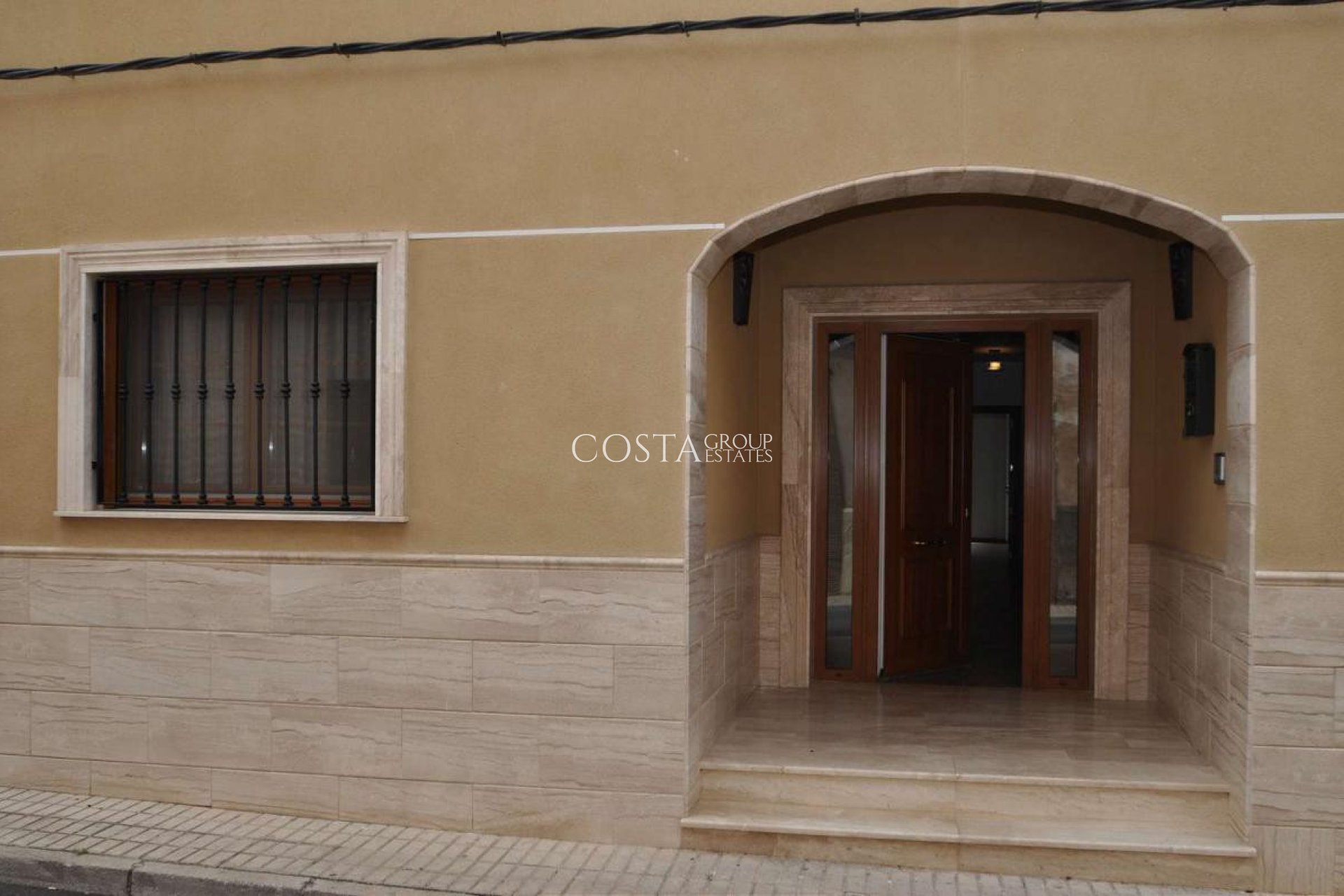 Odsprzedaż - Dom -
Pinoso - Pinoso Centro