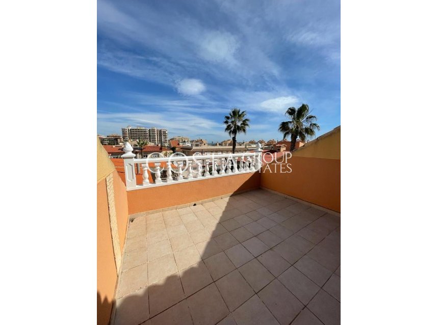 Odsprzedaż - Dom -
Torrevieja - La Mata