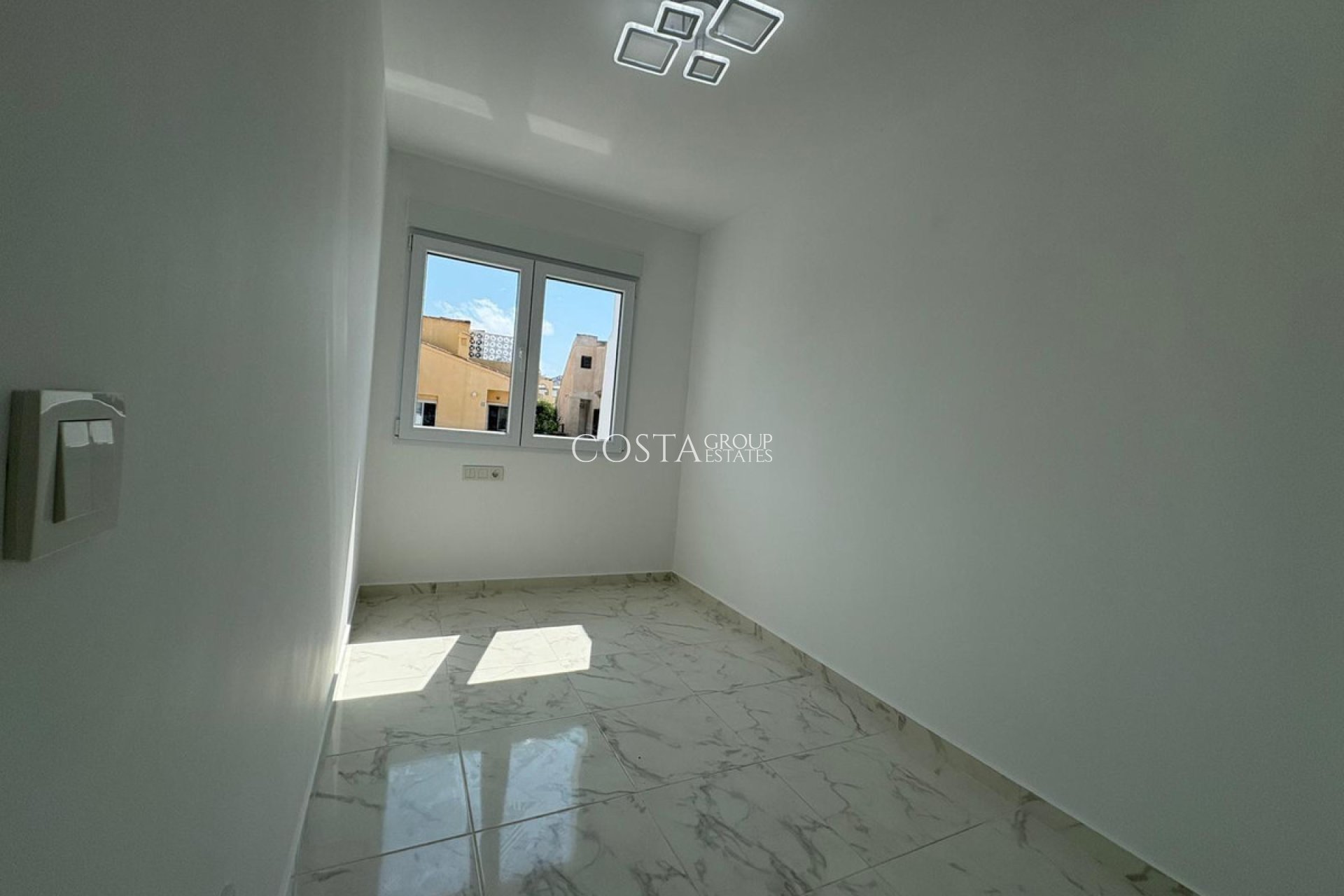 Odsprzedaż - Dom -
Torrevieja - Torrevieja Centro