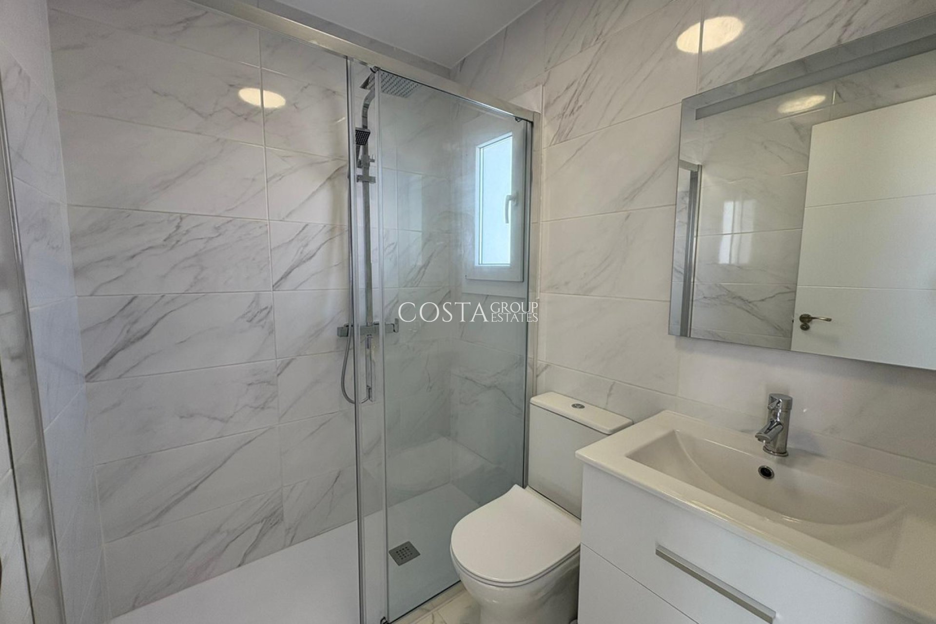 Odsprzedaż - Dom -
Torrevieja - Torrevieja Centro