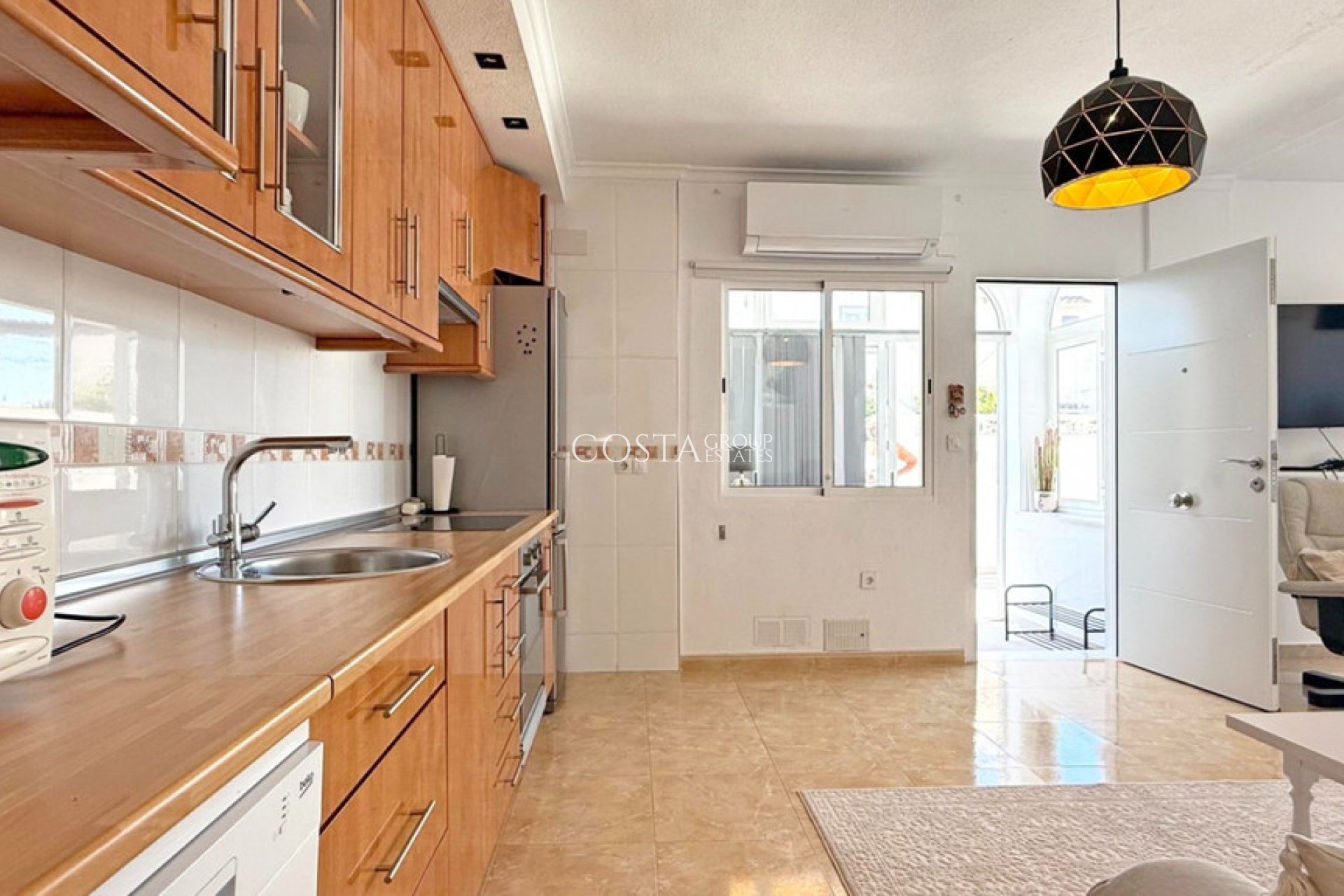 Odsprzedaż - Dom -
Torrevieja