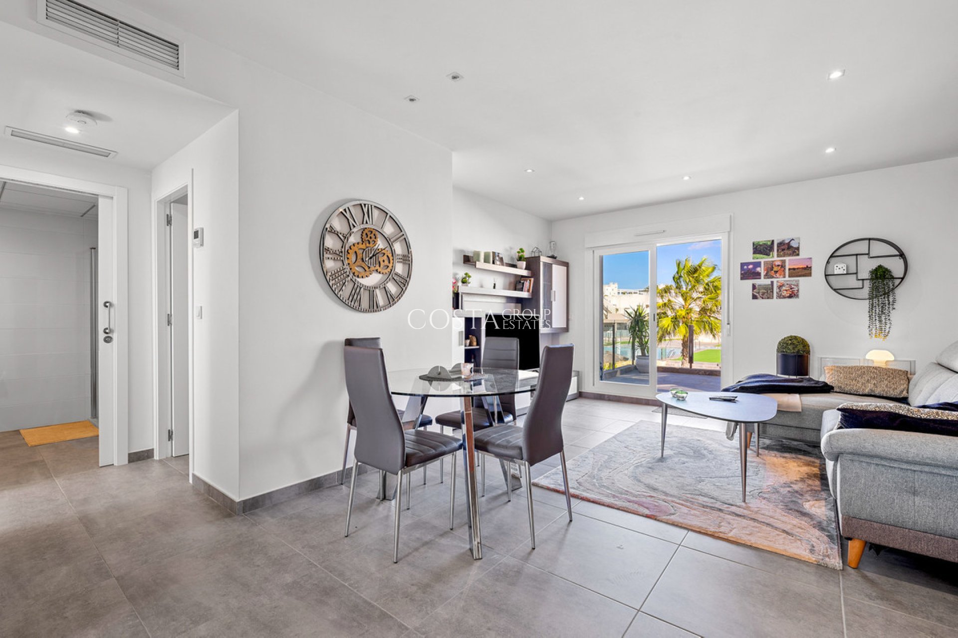 Odsprzedaż - Dom -
Torrevieja