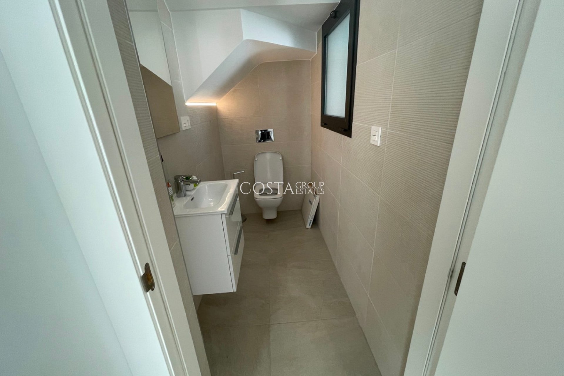 Odsprzedaż - Willa -
Benijofar