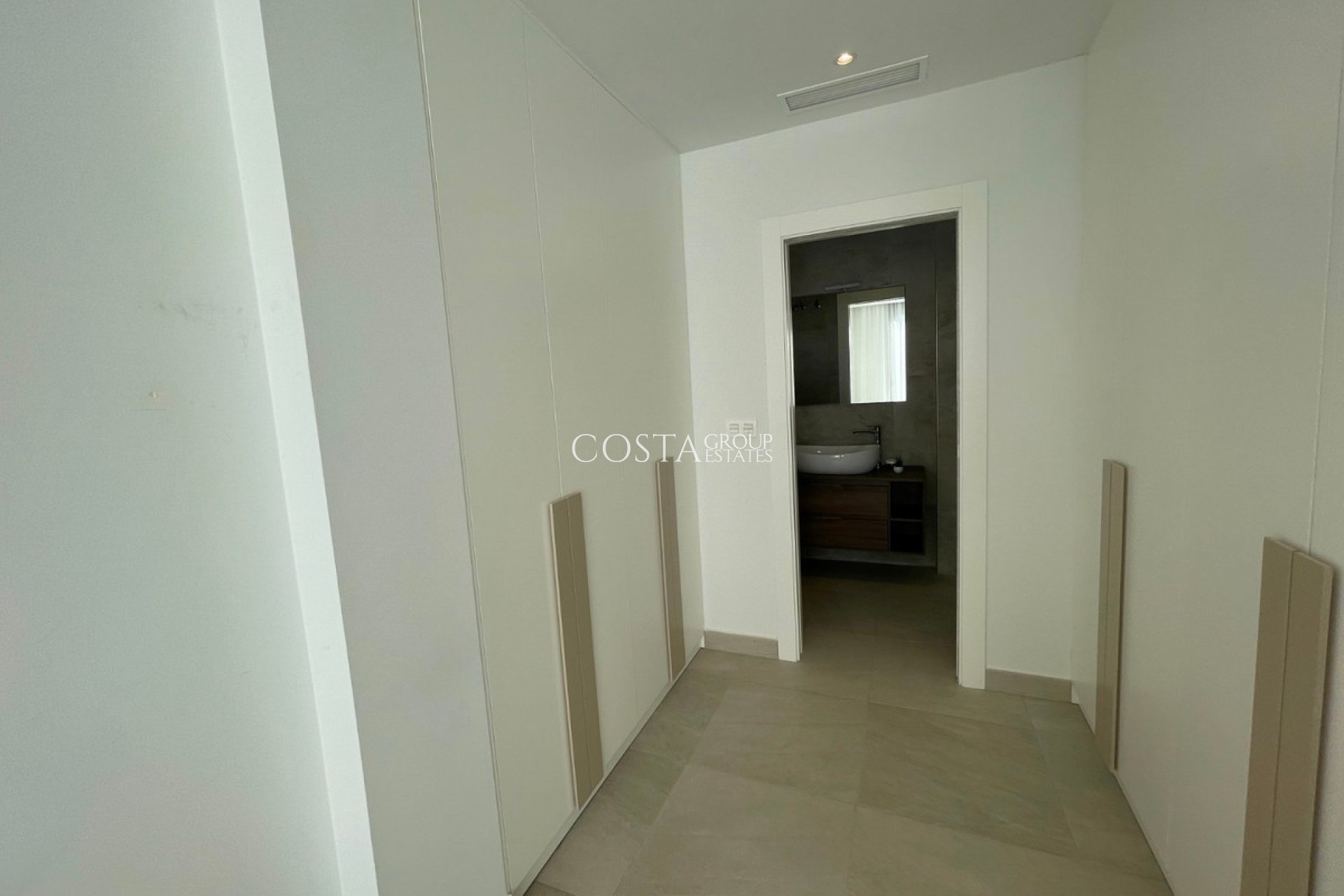 Odsprzedaż - Willa -
Benijofar