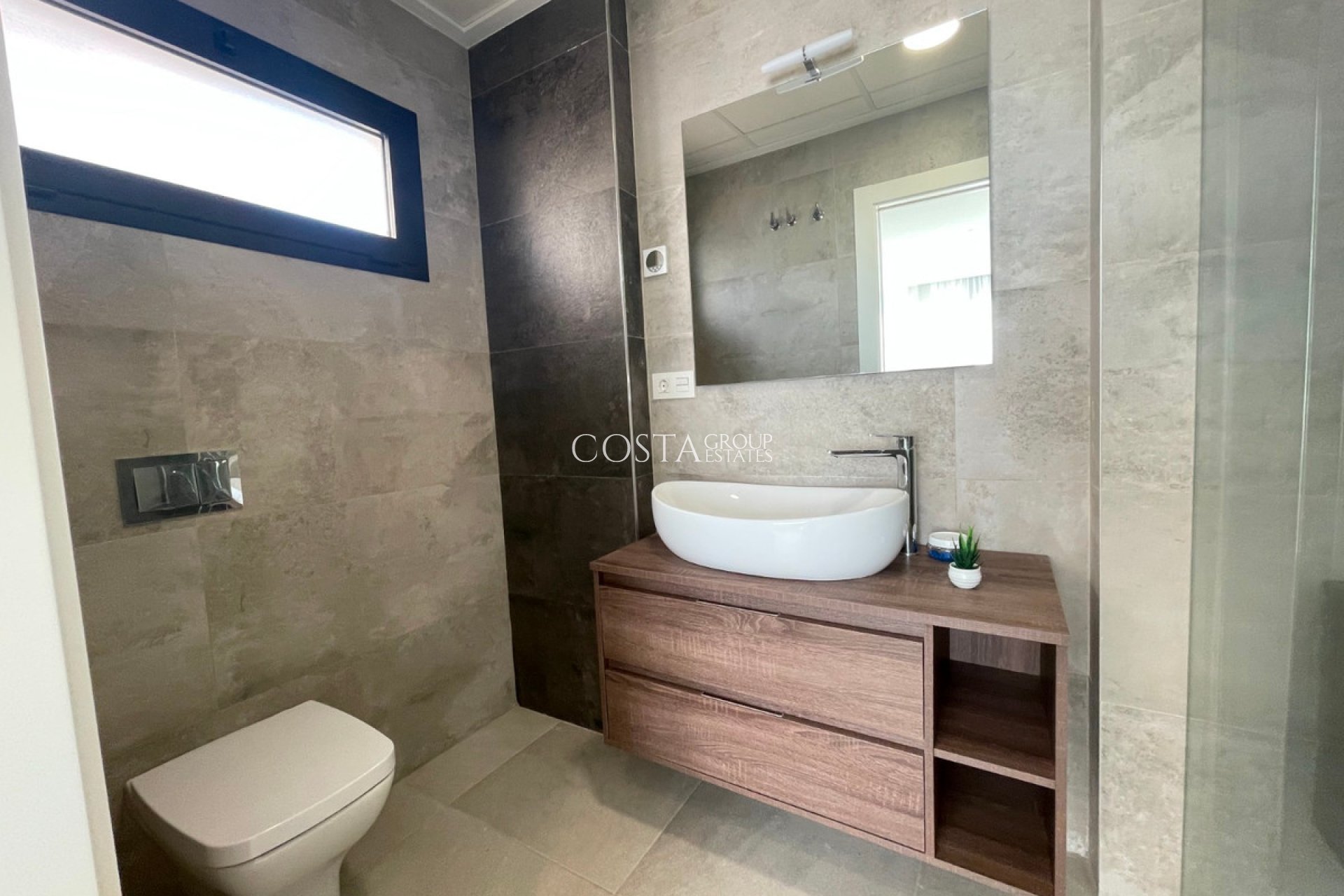 Odsprzedaż - Willa -
Benijofar