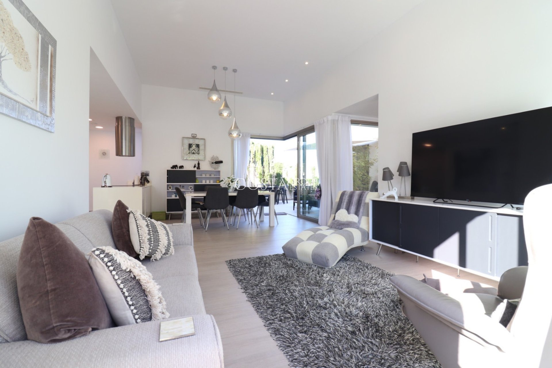 Odsprzedaż - Willa -
Benijofar