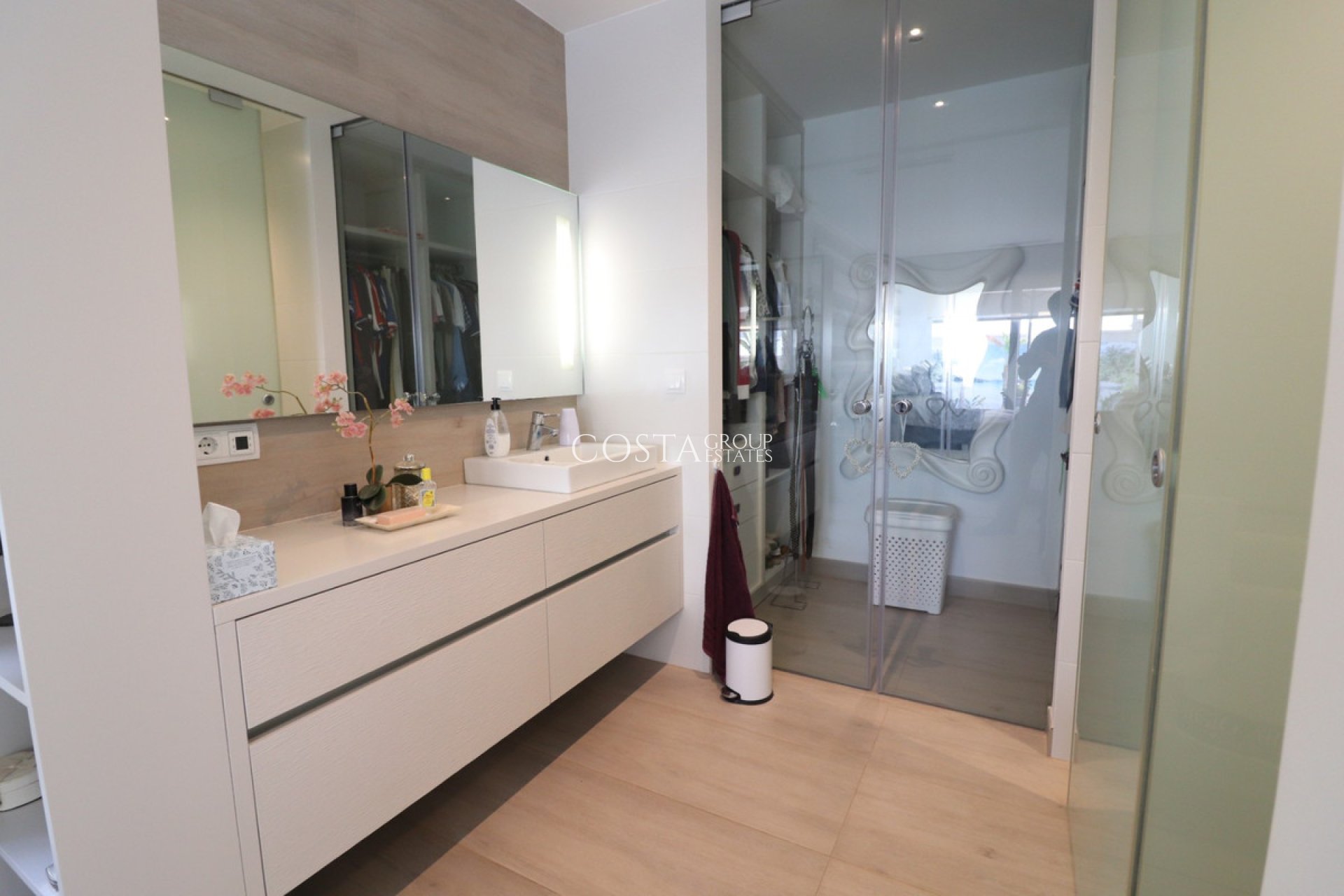 Odsprzedaż - Willa -
Benijofar