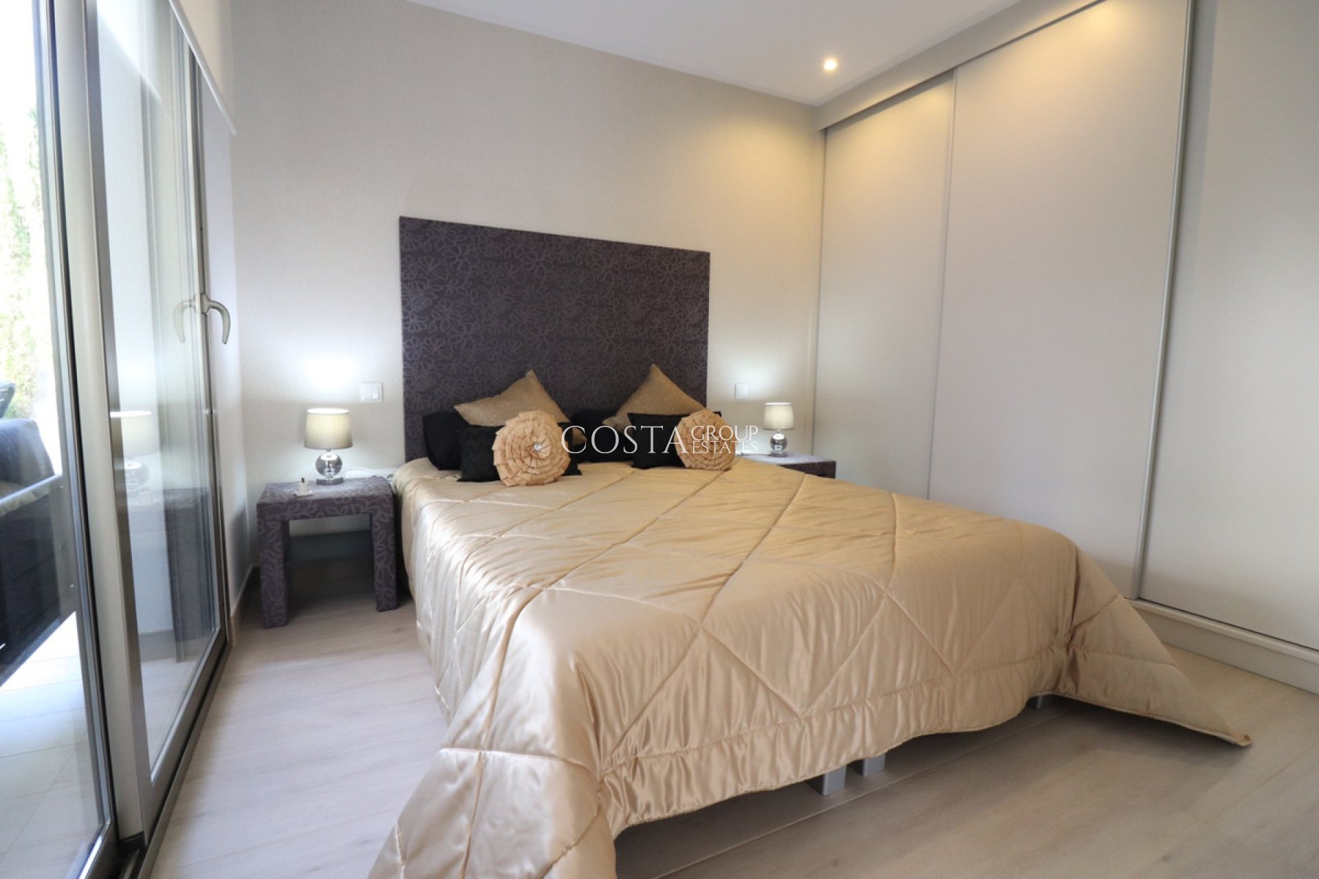 Odsprzedaż - Willa -
Benijofar