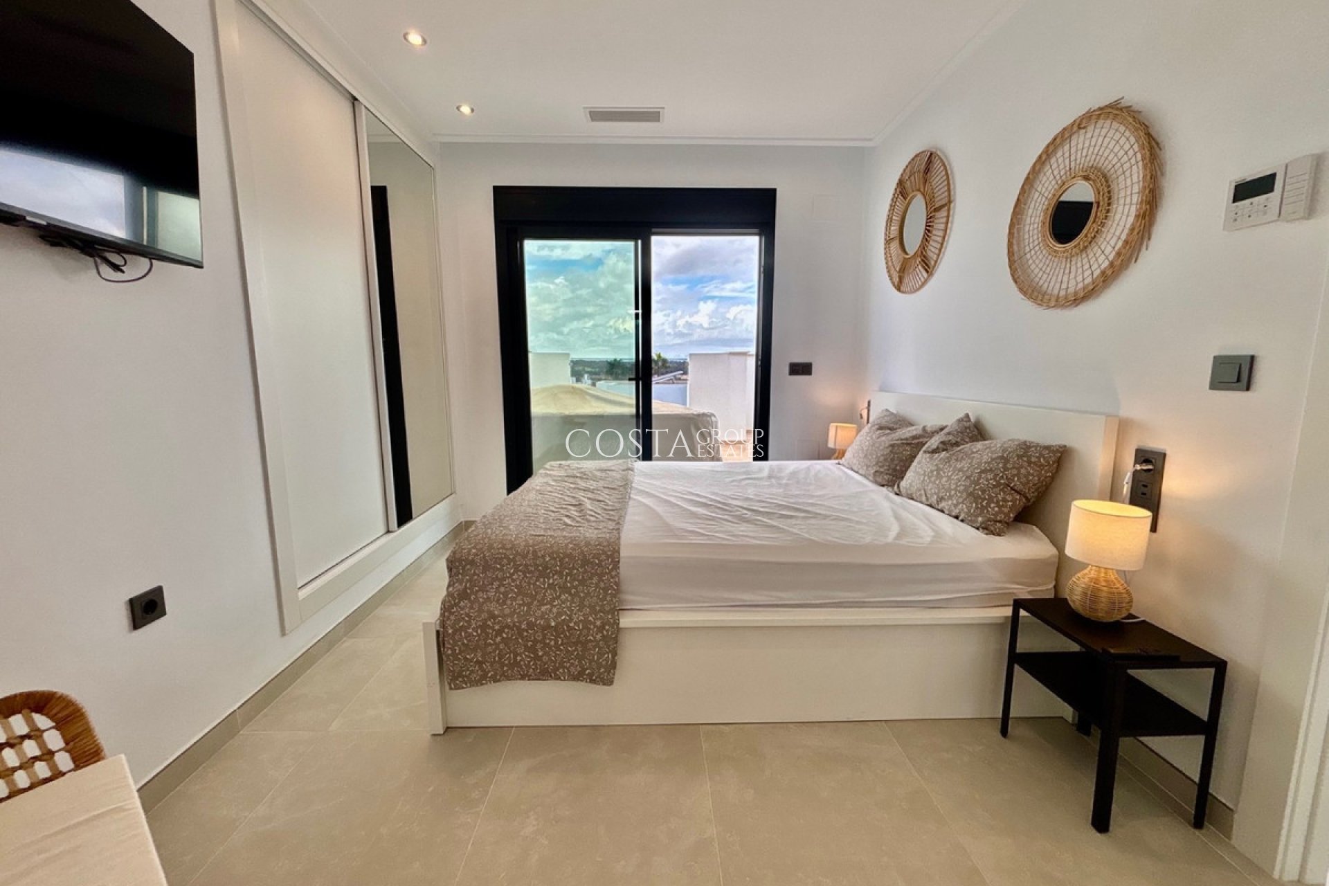 Odsprzedaż - Willa -
Benijofar