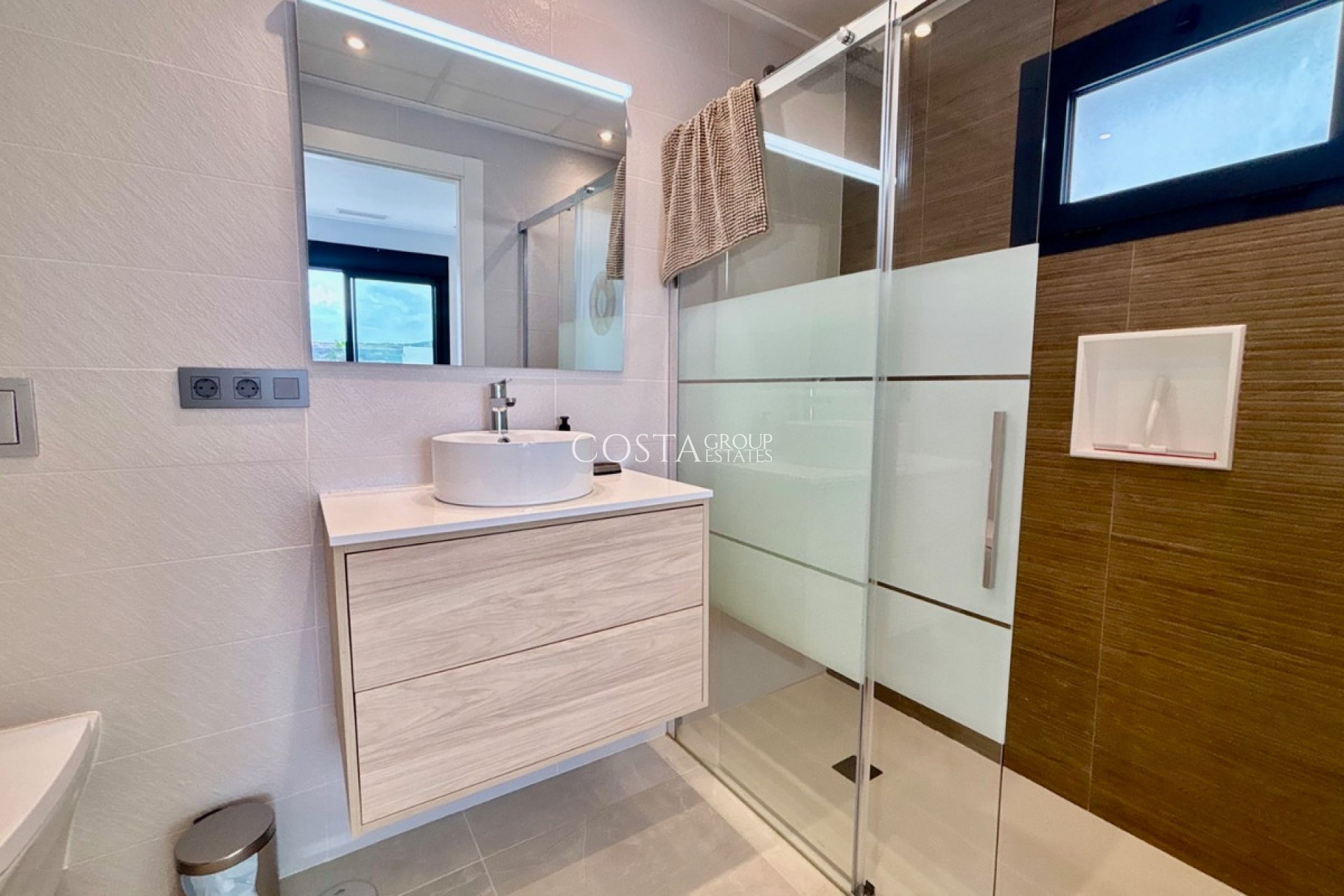 Odsprzedaż - Willa -
Benijofar