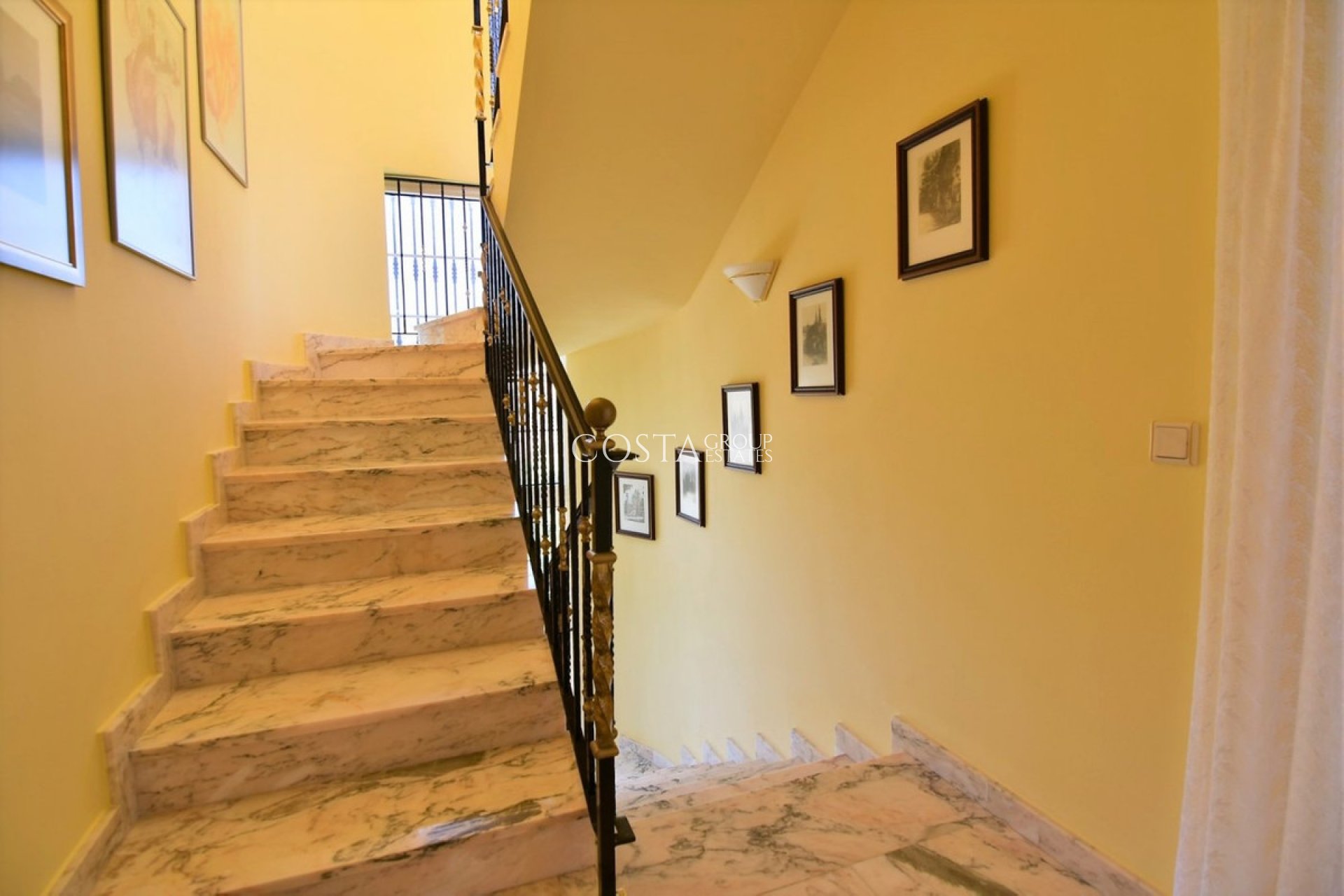 Odsprzedaż - Willa -
Calpe - Calpe Centro