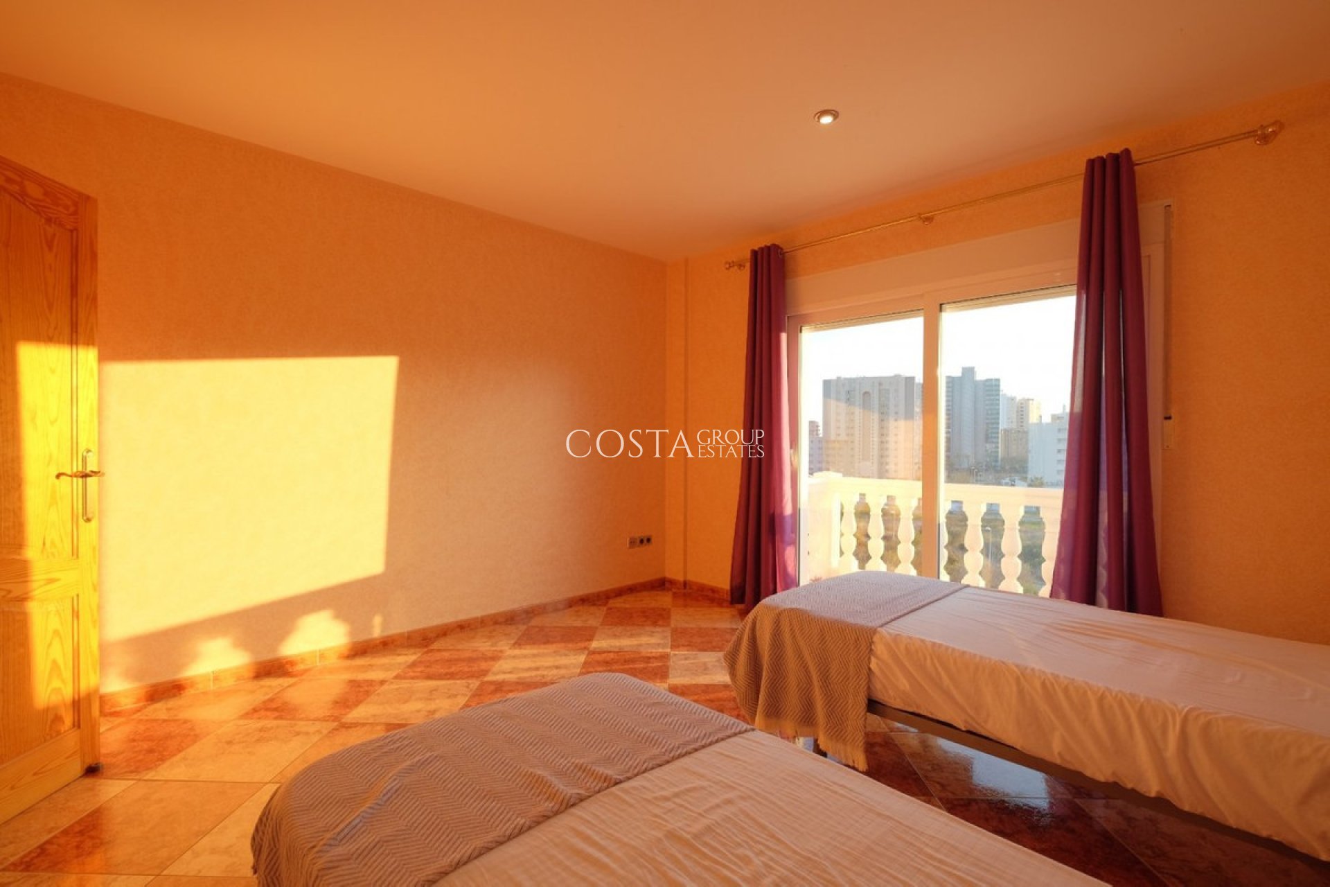 Odsprzedaż - Willa -
Calpe - Calpe Centro