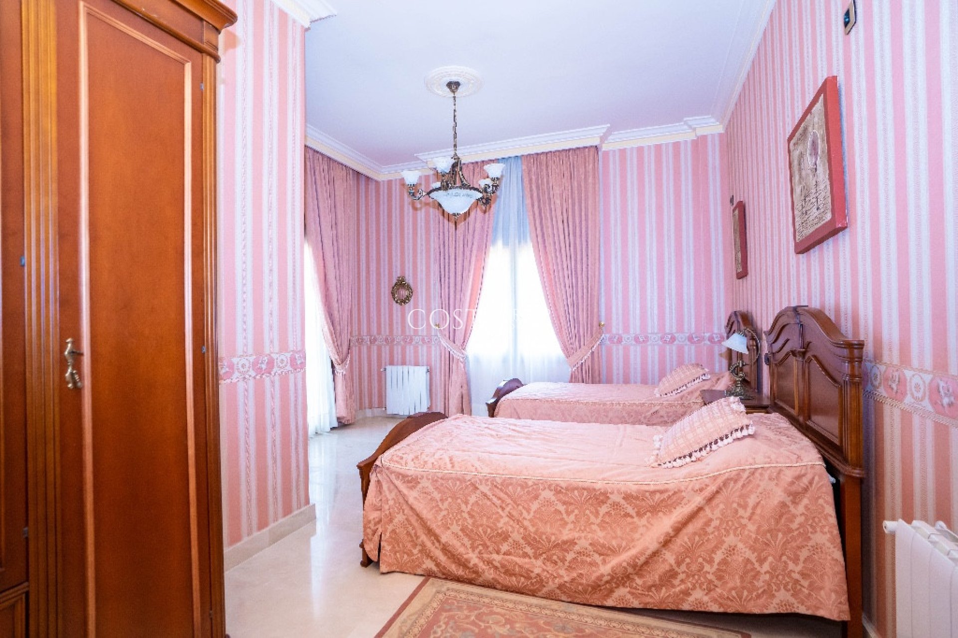 Odsprzedaż - Willa -
Orihuela - Campoamor
