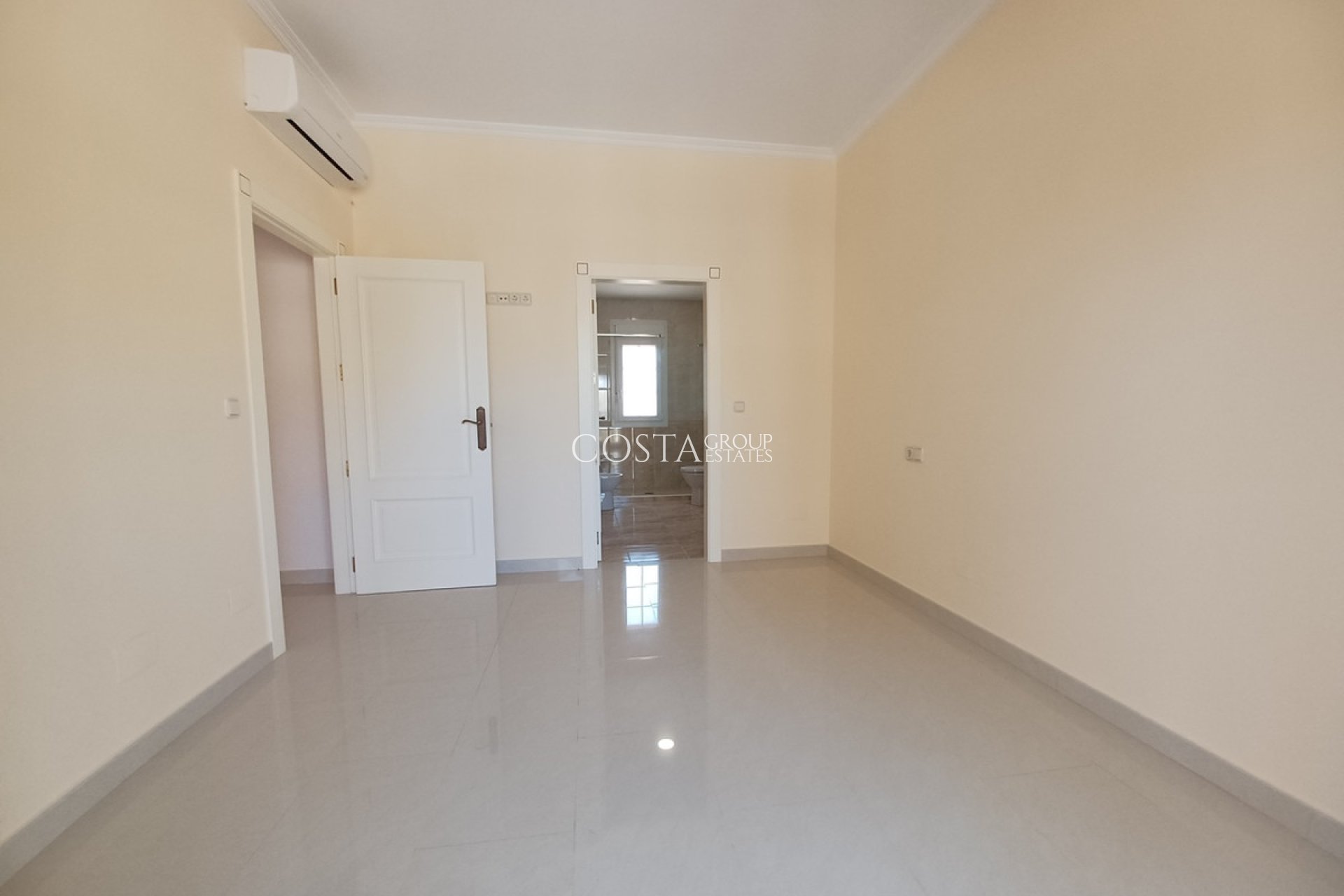 Odsprzedaż - Willa -
Orihuela Costa - Cabo Roig